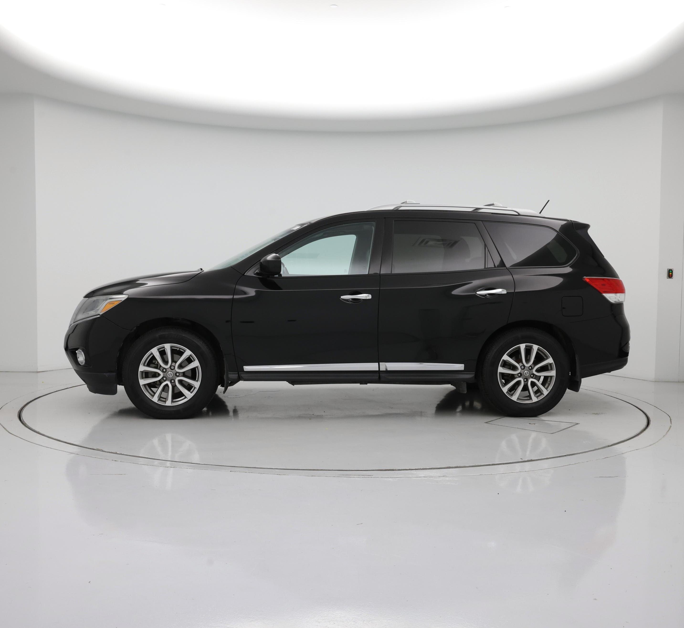 Thumbnail: 2014 Nissan Pathfinder - 3