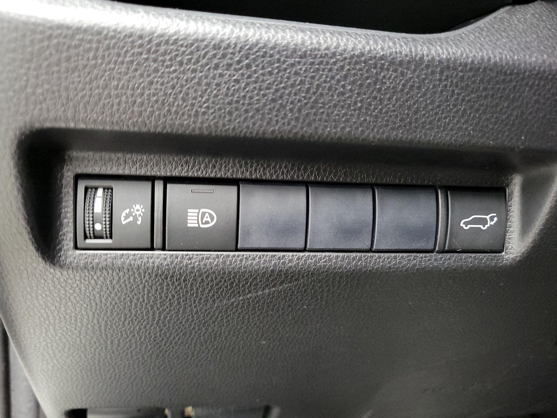 Thumbnail: 2019 Toyota RAV4 - 13