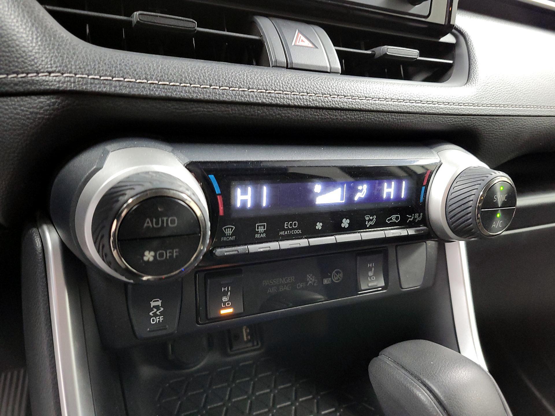 Thumbnail: 2019 Toyota RAV4 - 16