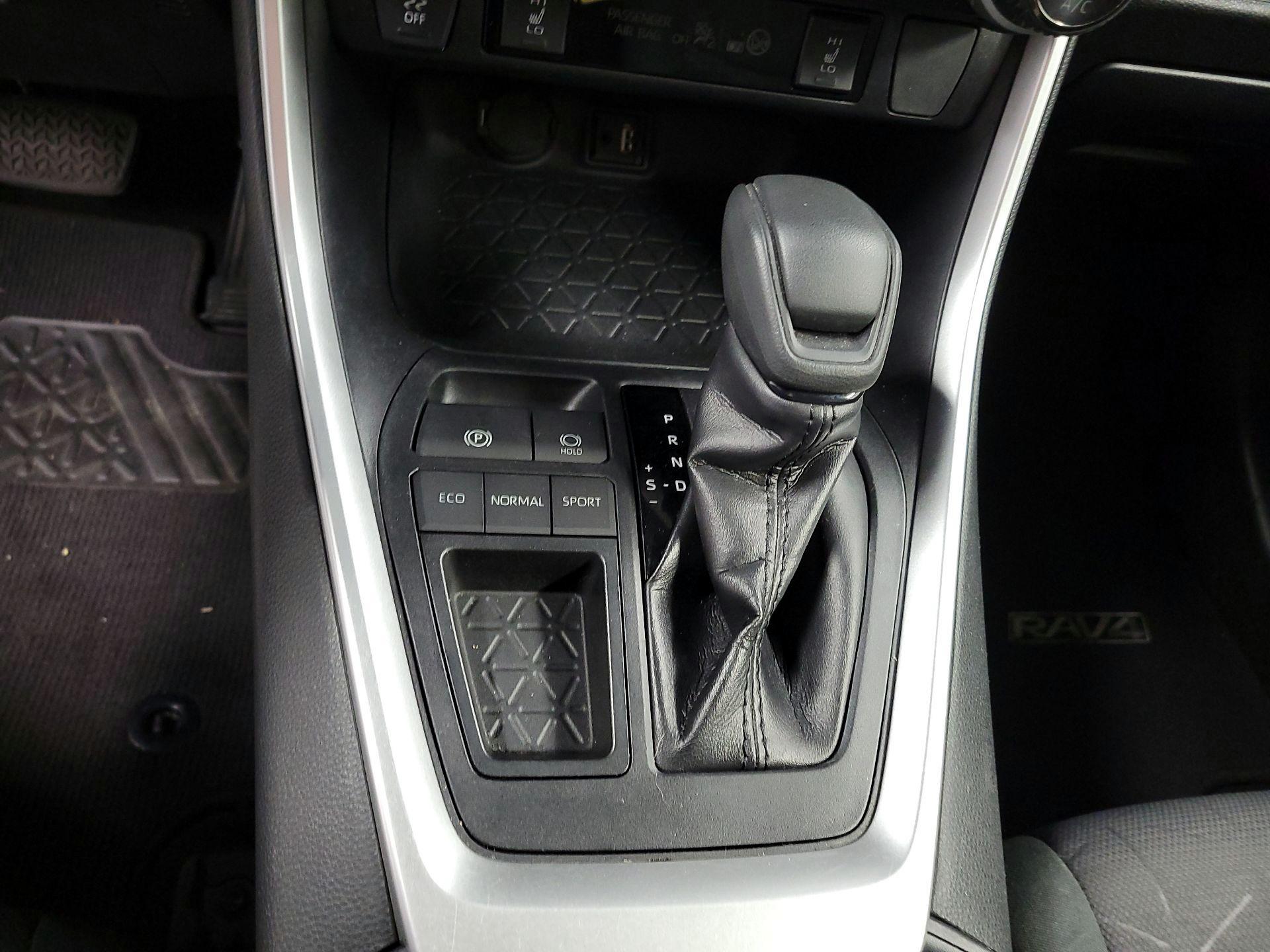 Thumbnail: 2019 Toyota RAV4 - 17