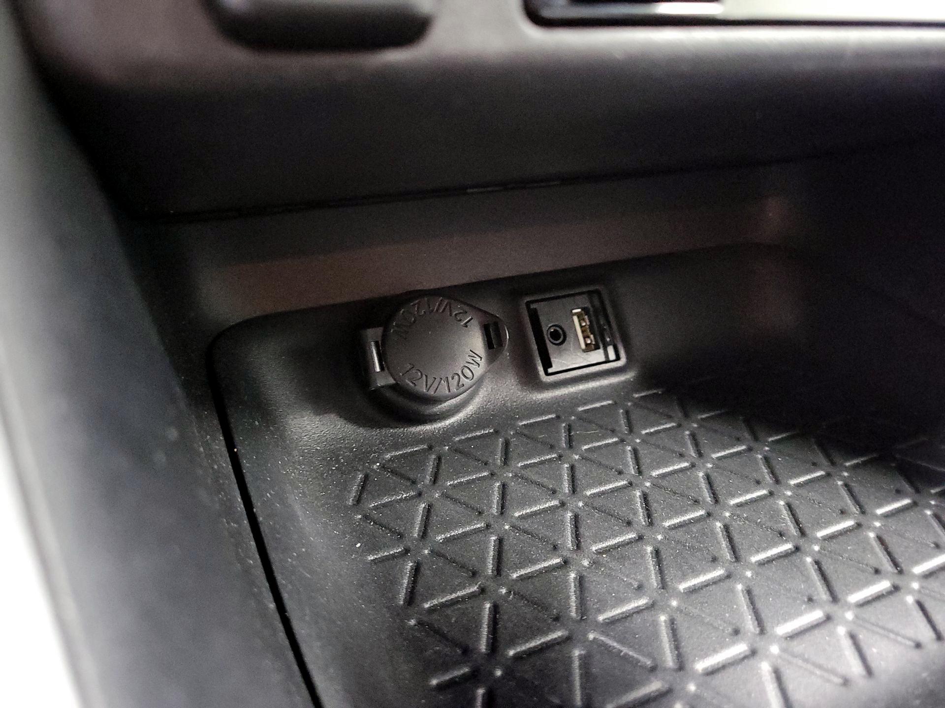 Thumbnail: 2019 Toyota RAV4 - 18