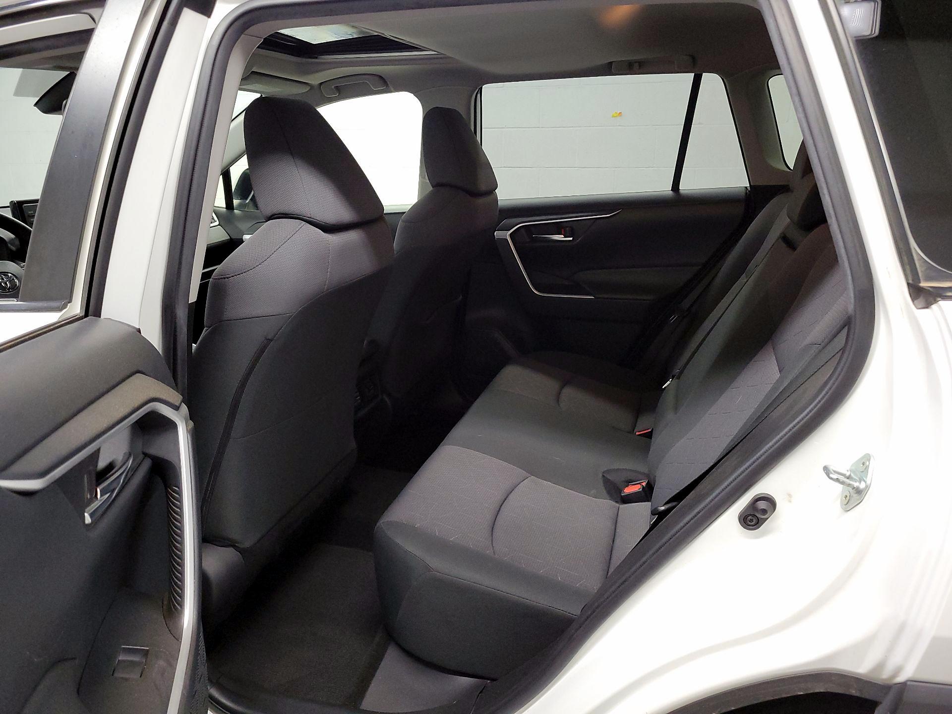 Thumbnail: 2019 Toyota RAV4 - 20