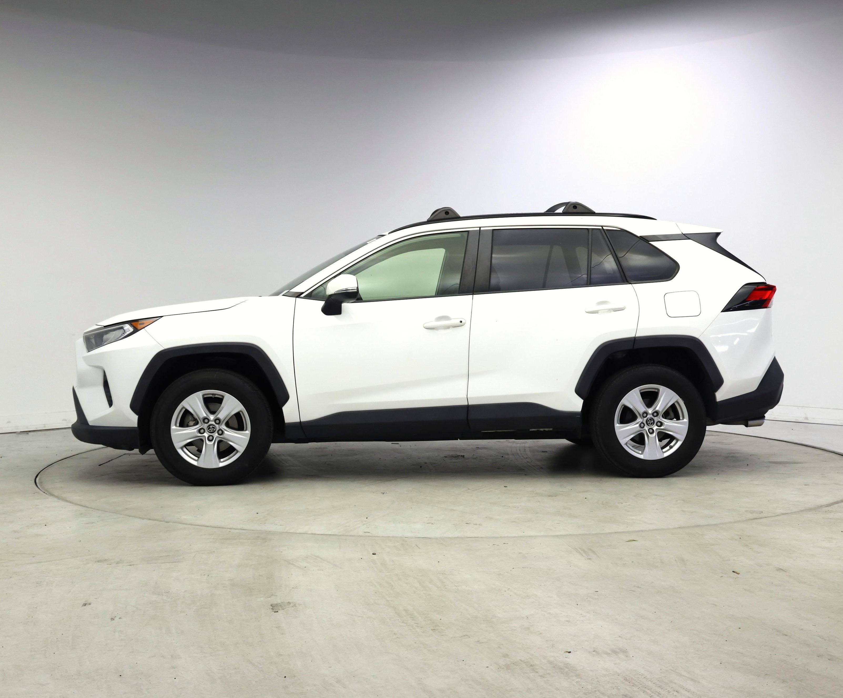 Thumbnail: 2019 Toyota RAV4 - 3