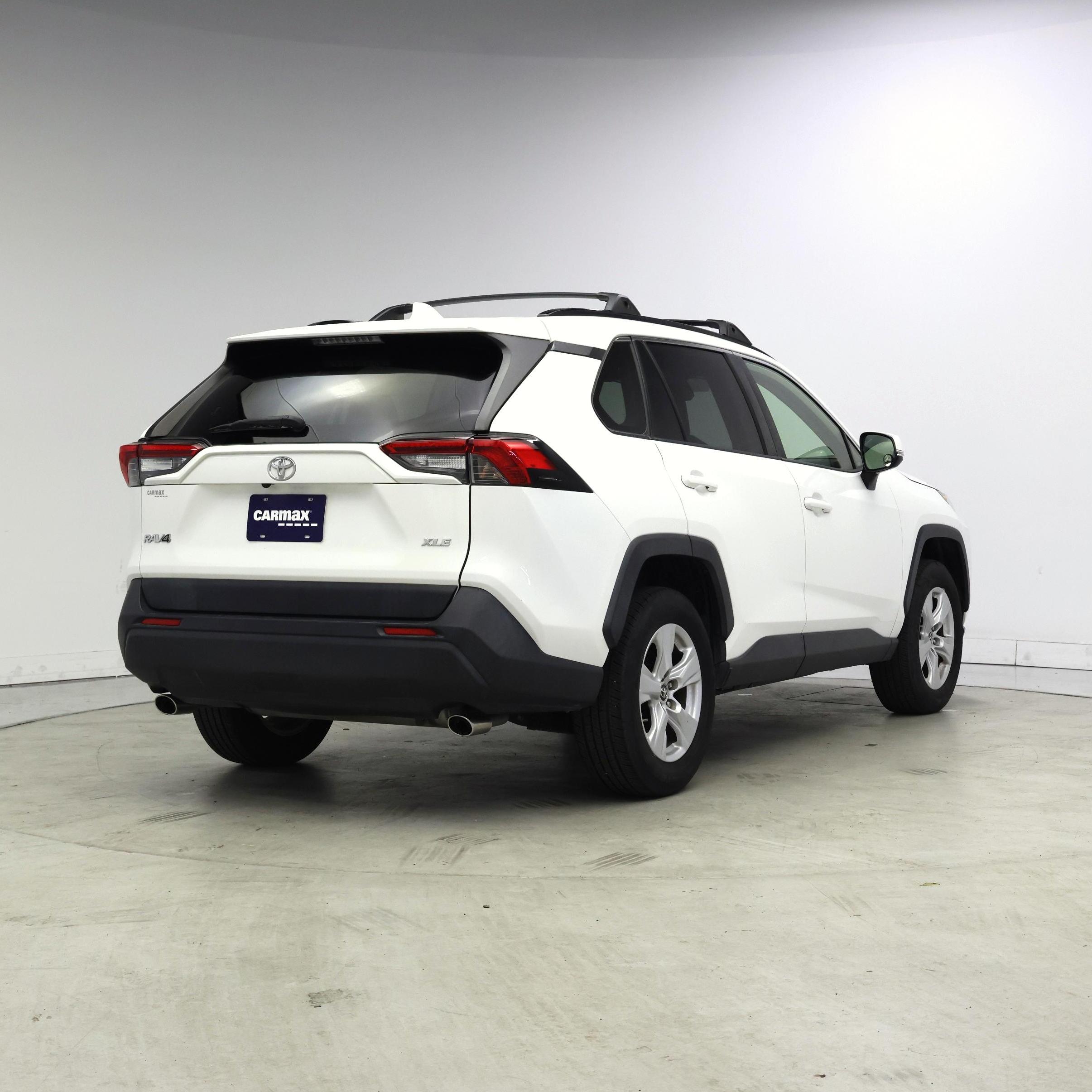 Thumbnail: 2019 Toyota RAV4 - 8