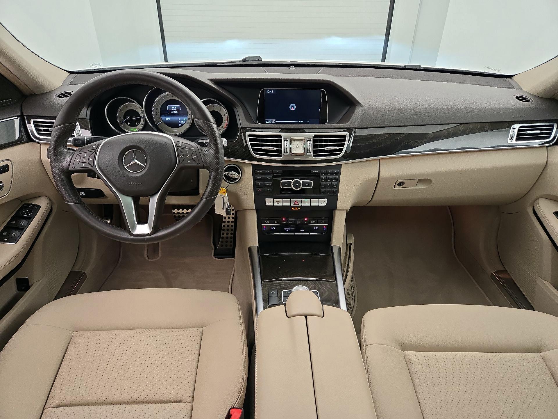 Thumbnail: 2015 Mercedes-Benz E-Class - 9