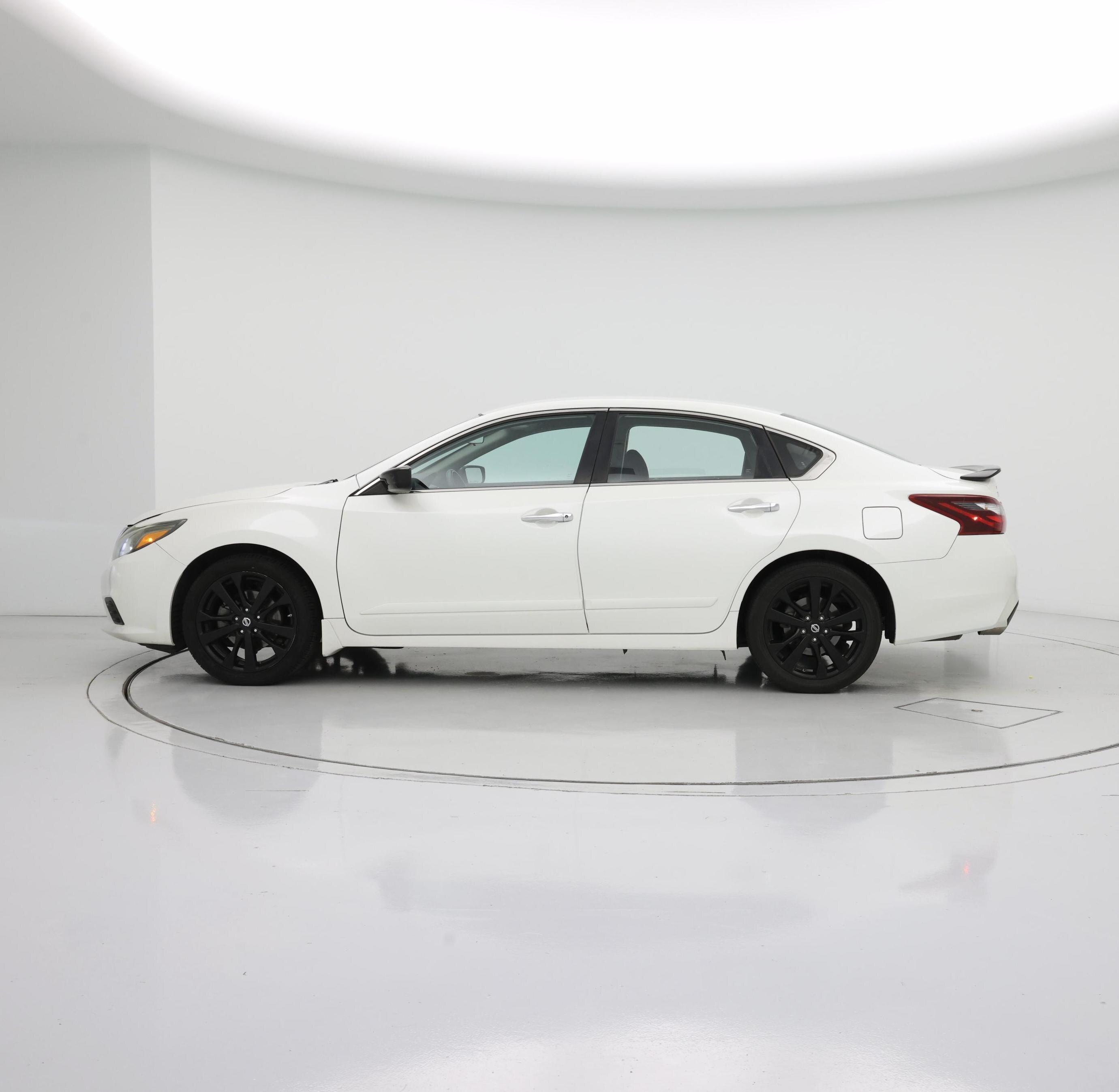 Thumbnail: 2017 Nissan Altima - 3