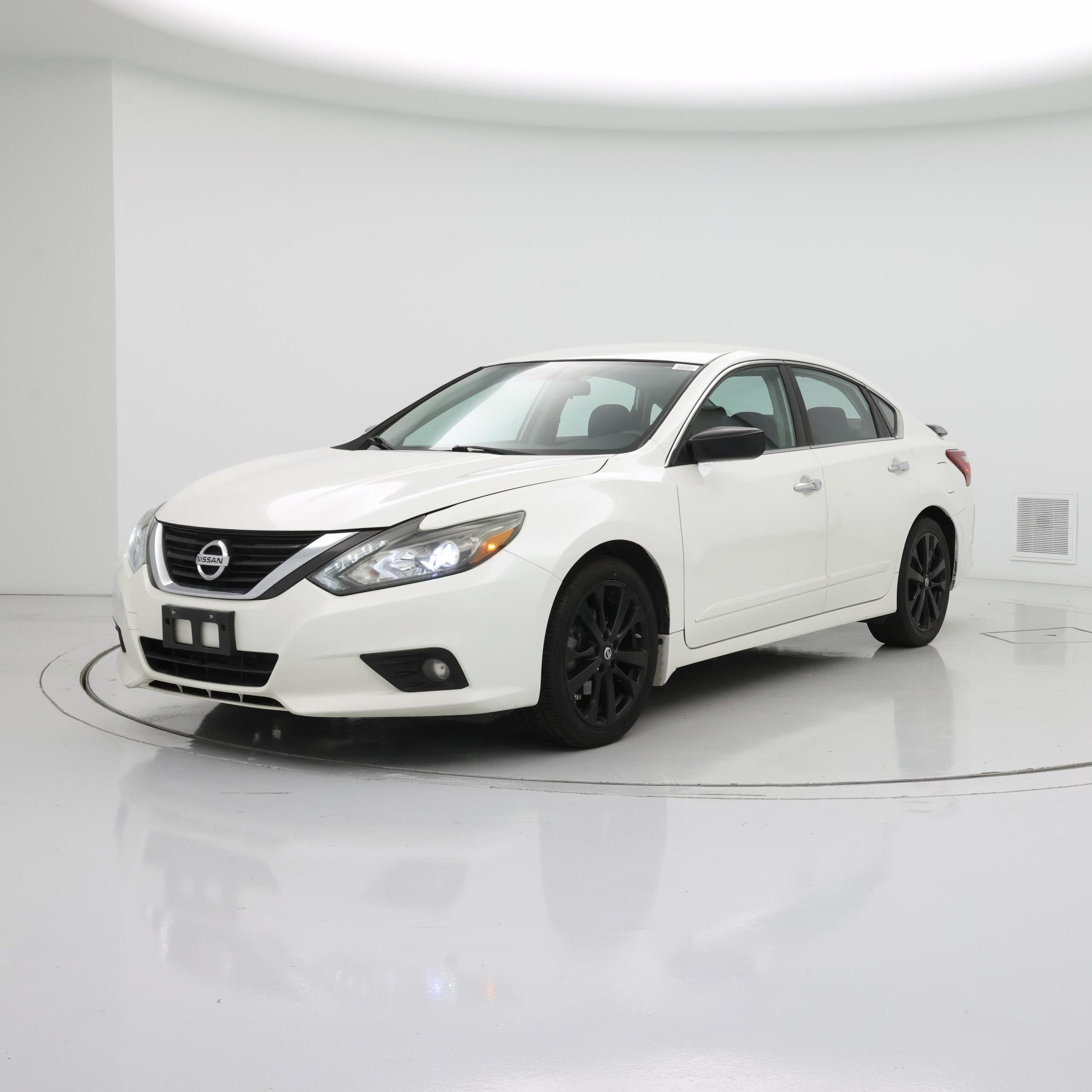 Thumbnail: 2017 Nissan Altima - 4