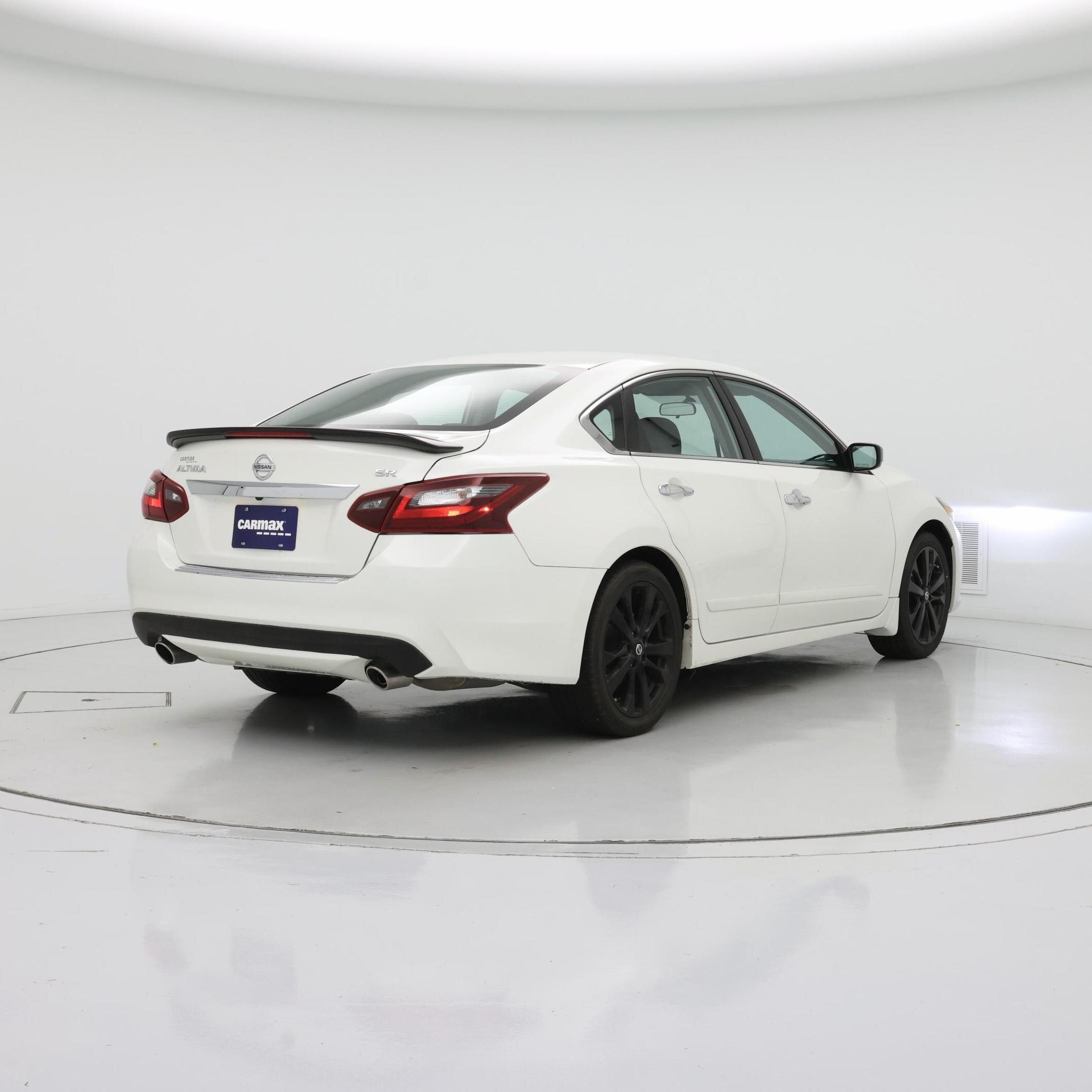 Thumbnail: 2017 Nissan Altima - 8