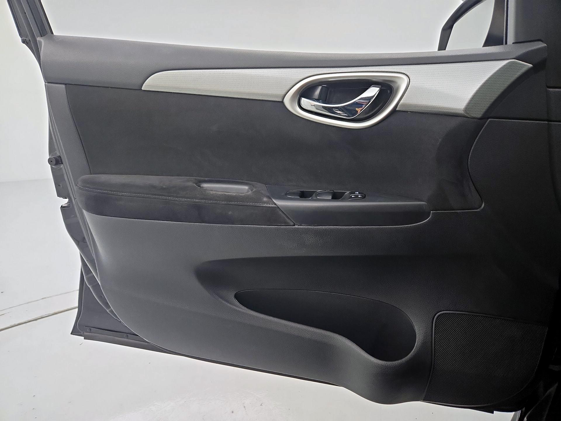 Thumbnail: 2015 Nissan Sentra - 12