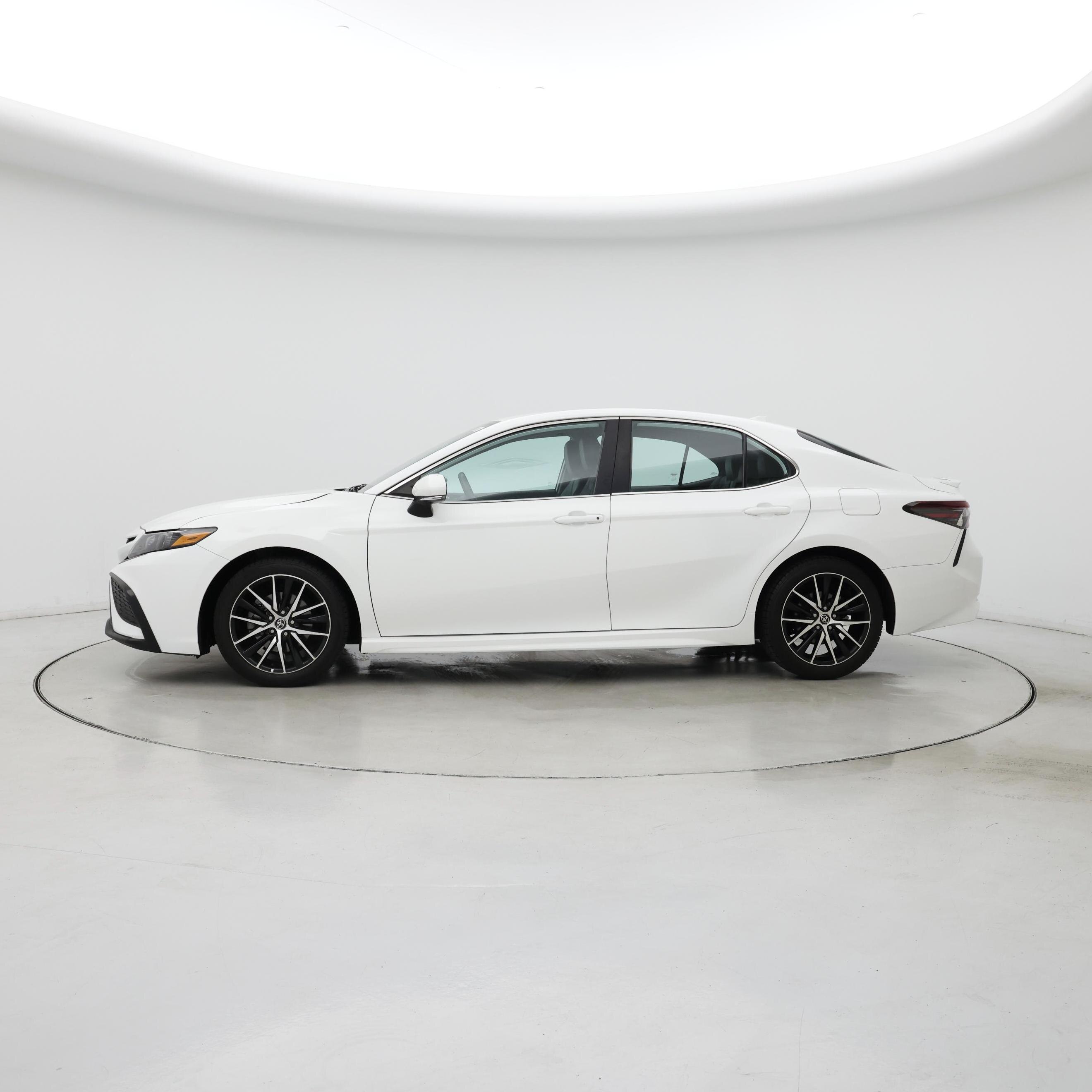 Thumbnail: 2022 Toyota Camry - 3