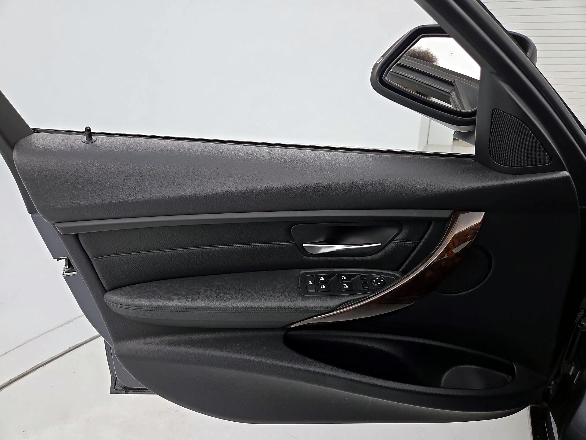 Thumbnail: 2015 BMW 3 Series - 12