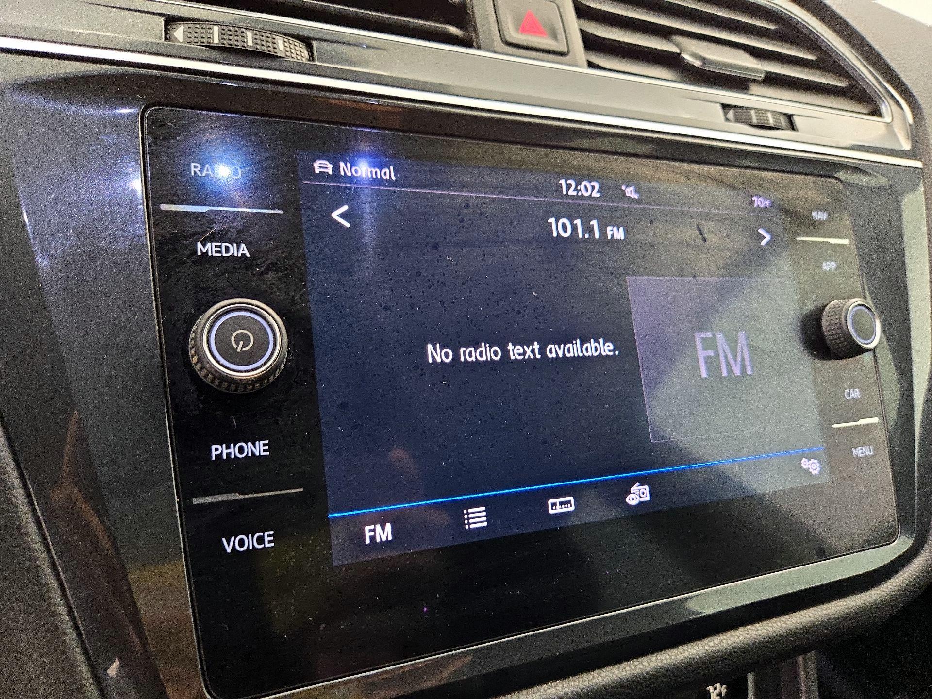 Thumbnail: 2019 Volkswagen Tiguan - 16