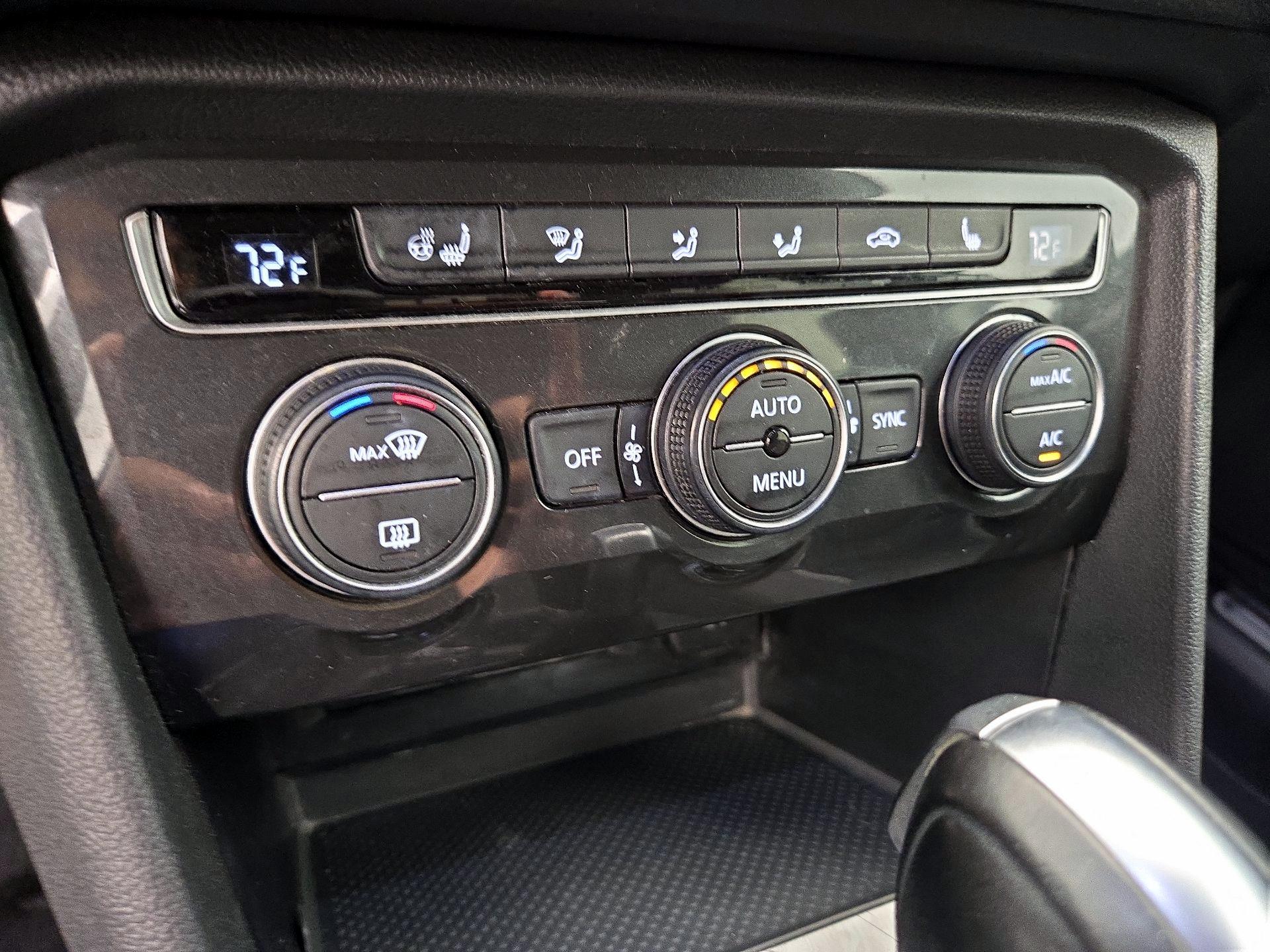 Thumbnail: 2019 Volkswagen Tiguan - 17