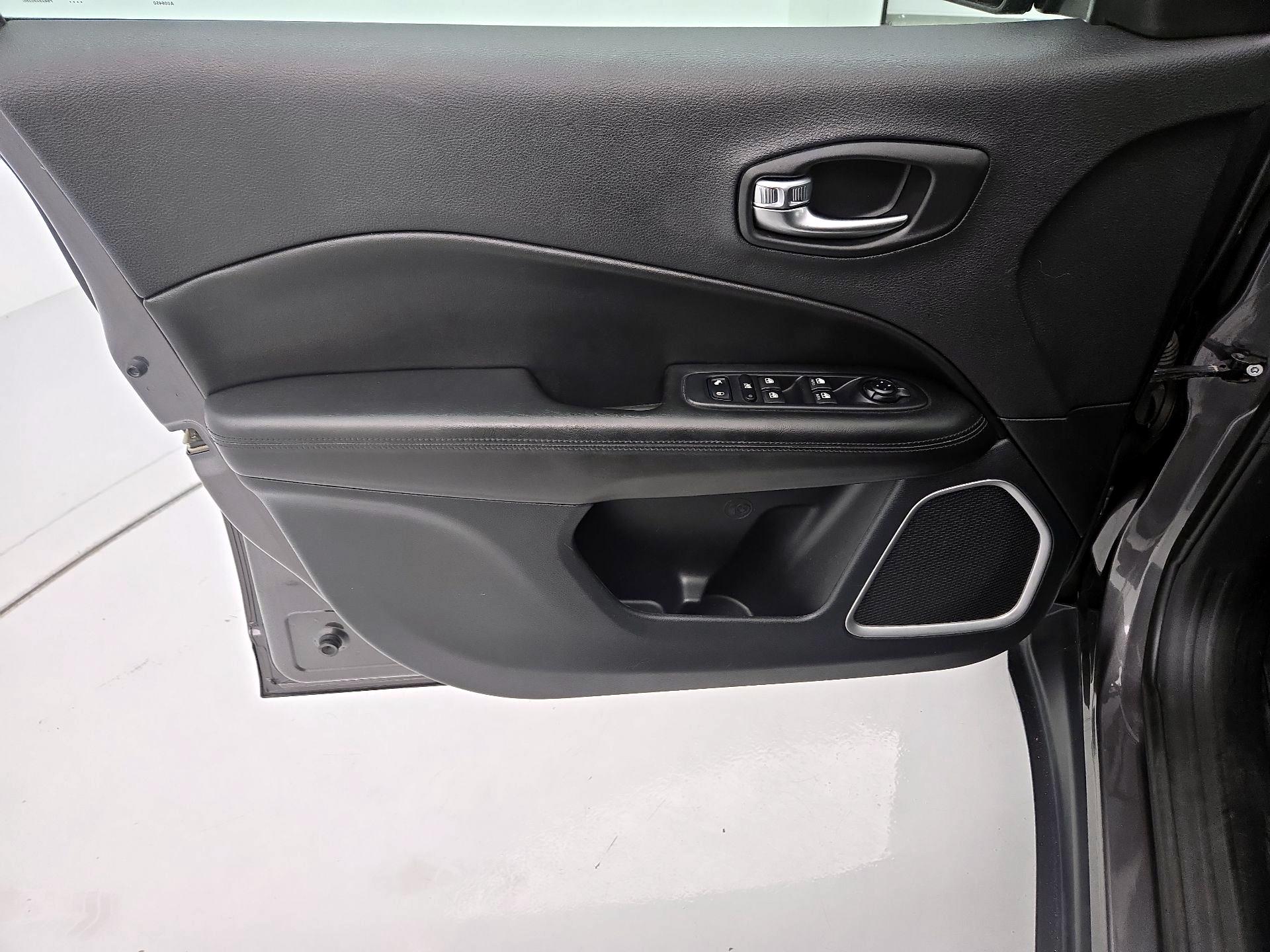 Thumbnail: 2020 Jeep Compass - 12