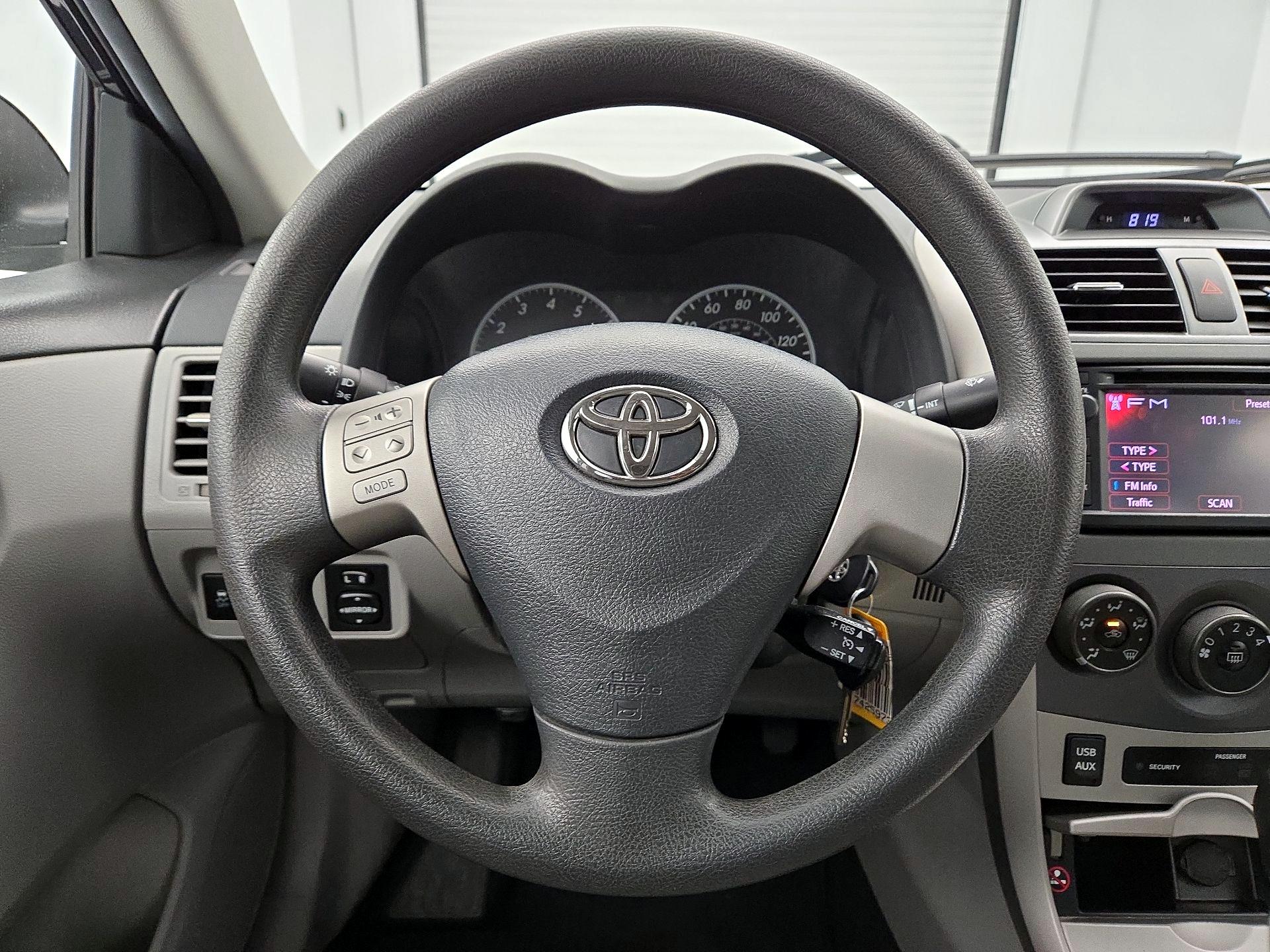 Thumbnail: 2013 Toyota Corolla - 10