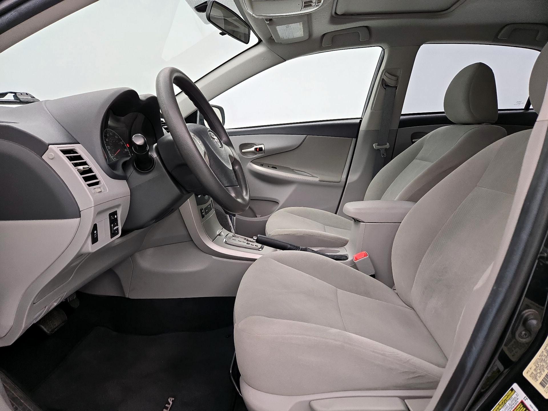 Thumbnail: 2013 Toyota Corolla - 11