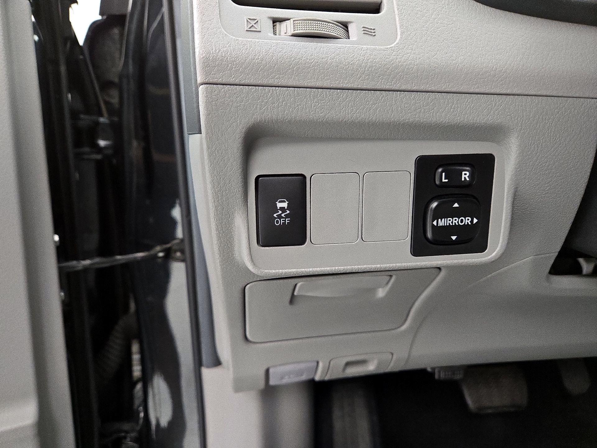 Thumbnail: 2013 Toyota Corolla - 13