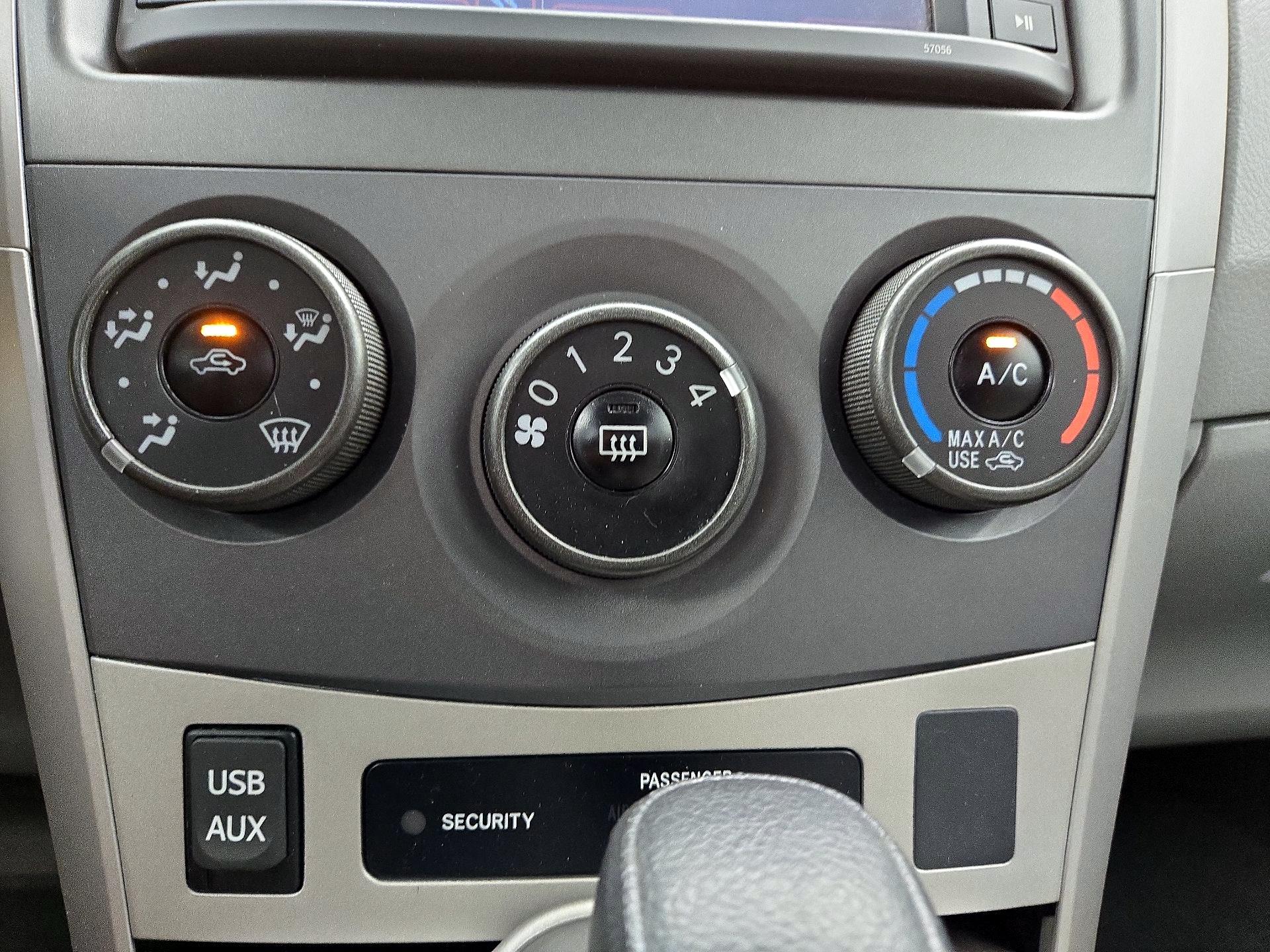 Thumbnail: 2013 Toyota Corolla - 15