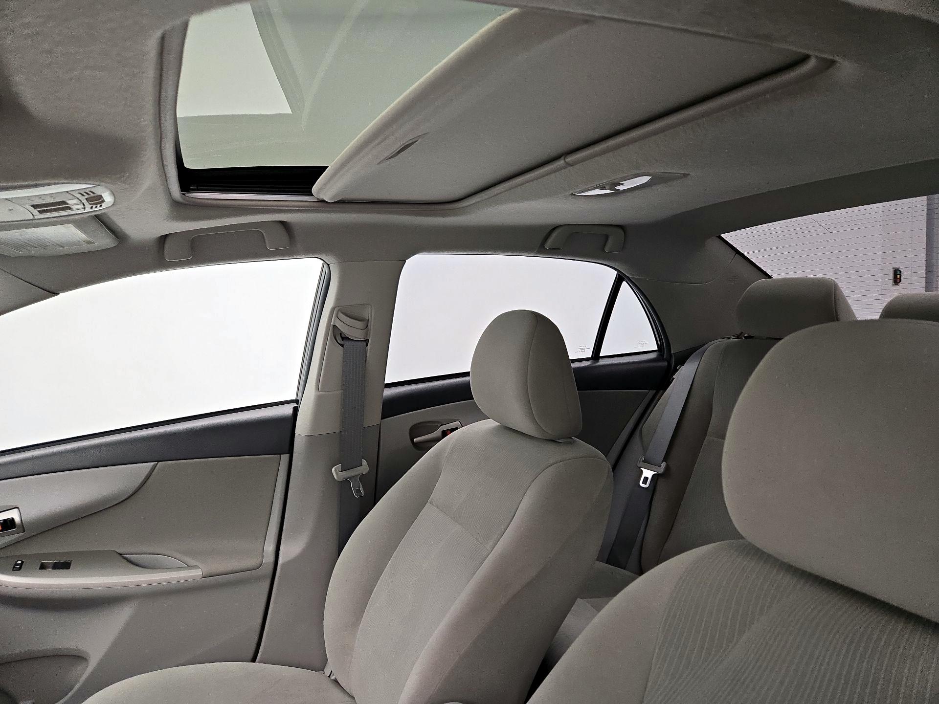 Thumbnail: 2013 Toyota Corolla - 18