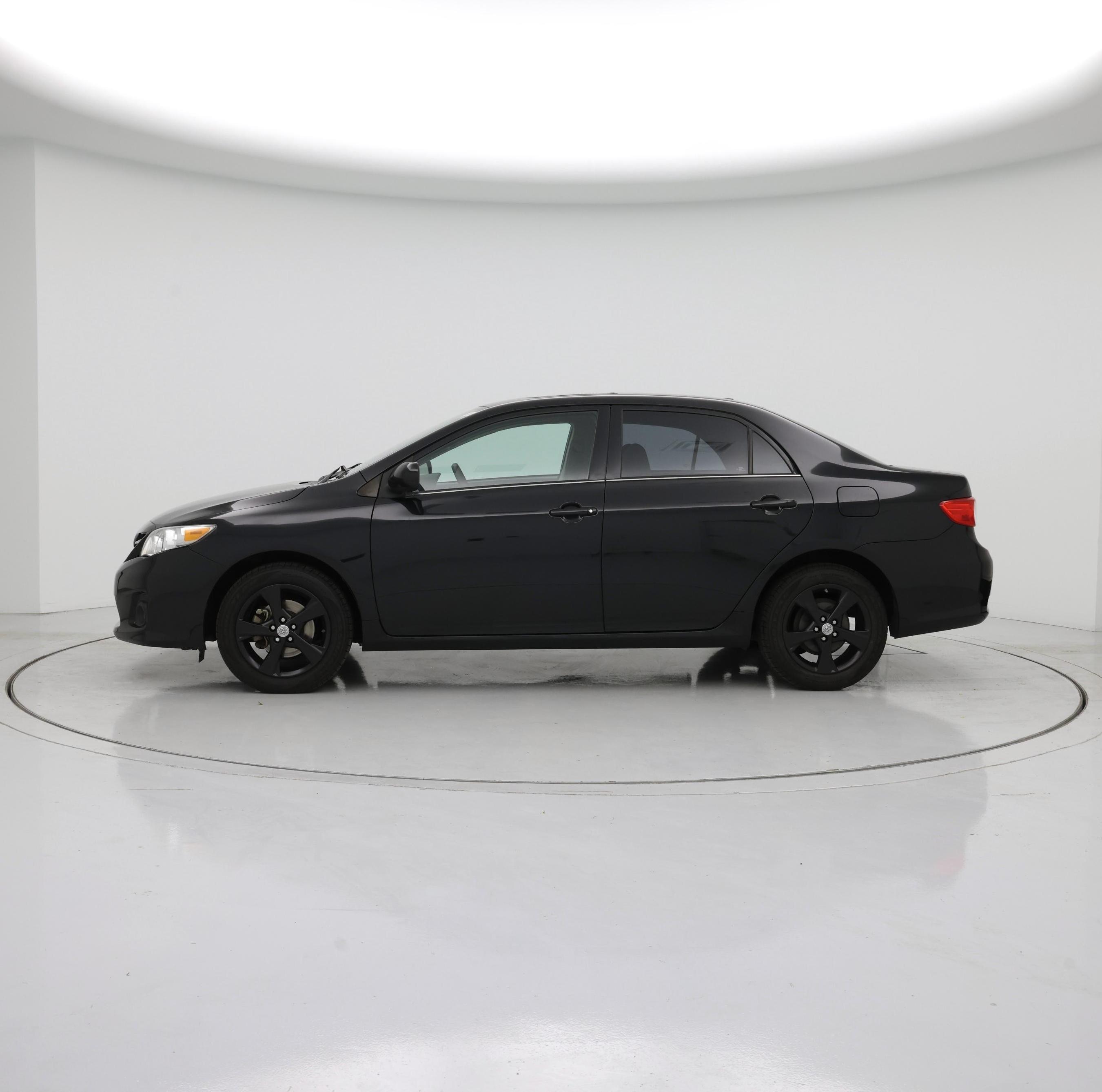 Thumbnail: 2013 Toyota Corolla - 3