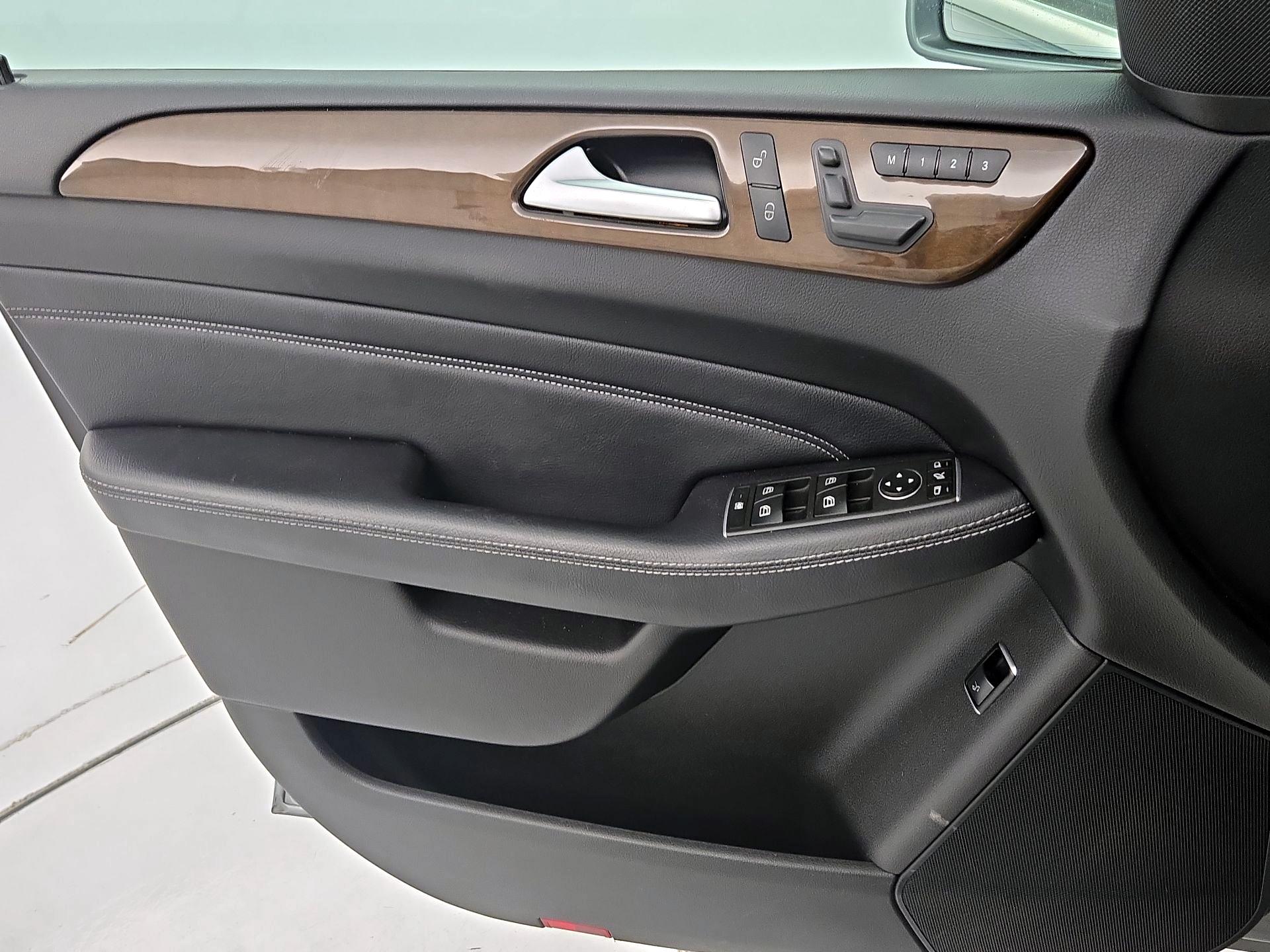 Thumbnail: 2015 Mercedes-Benz M-Class - 12