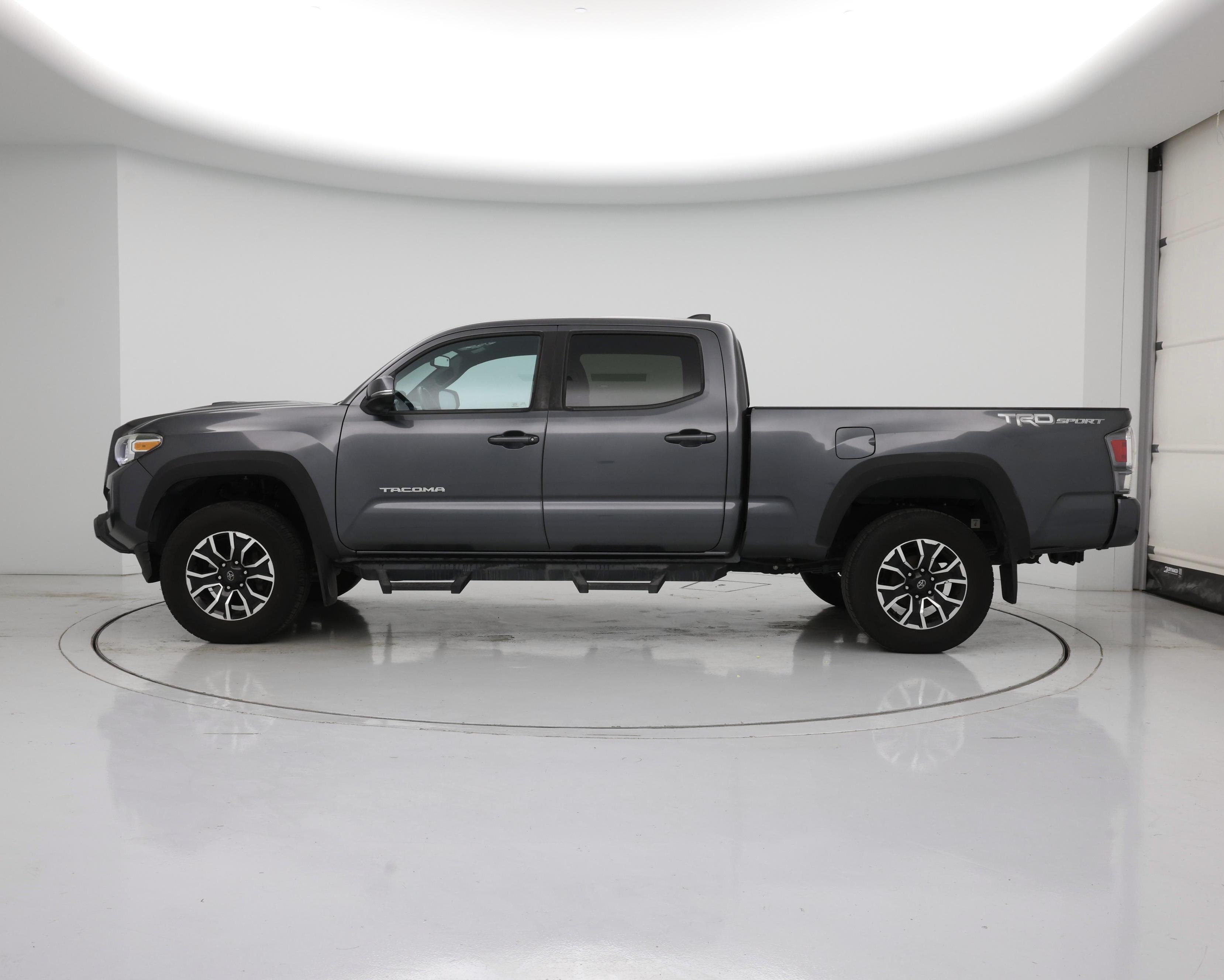 Thumbnail: 2020 Toyota Tacoma - 3