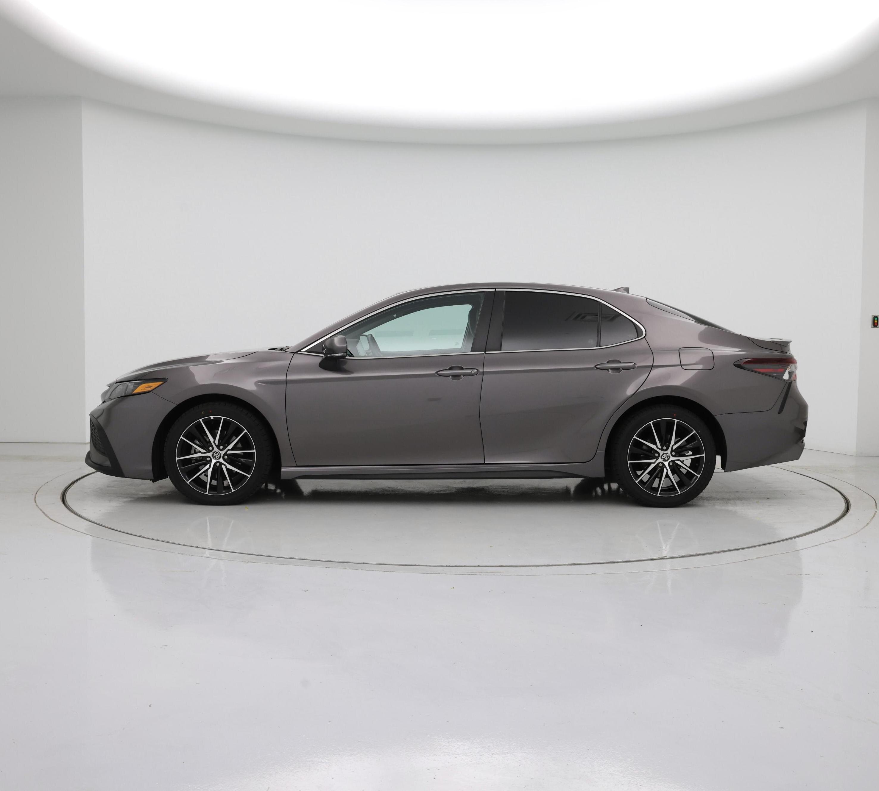 Thumbnail: 2022 Toyota Camry - 3