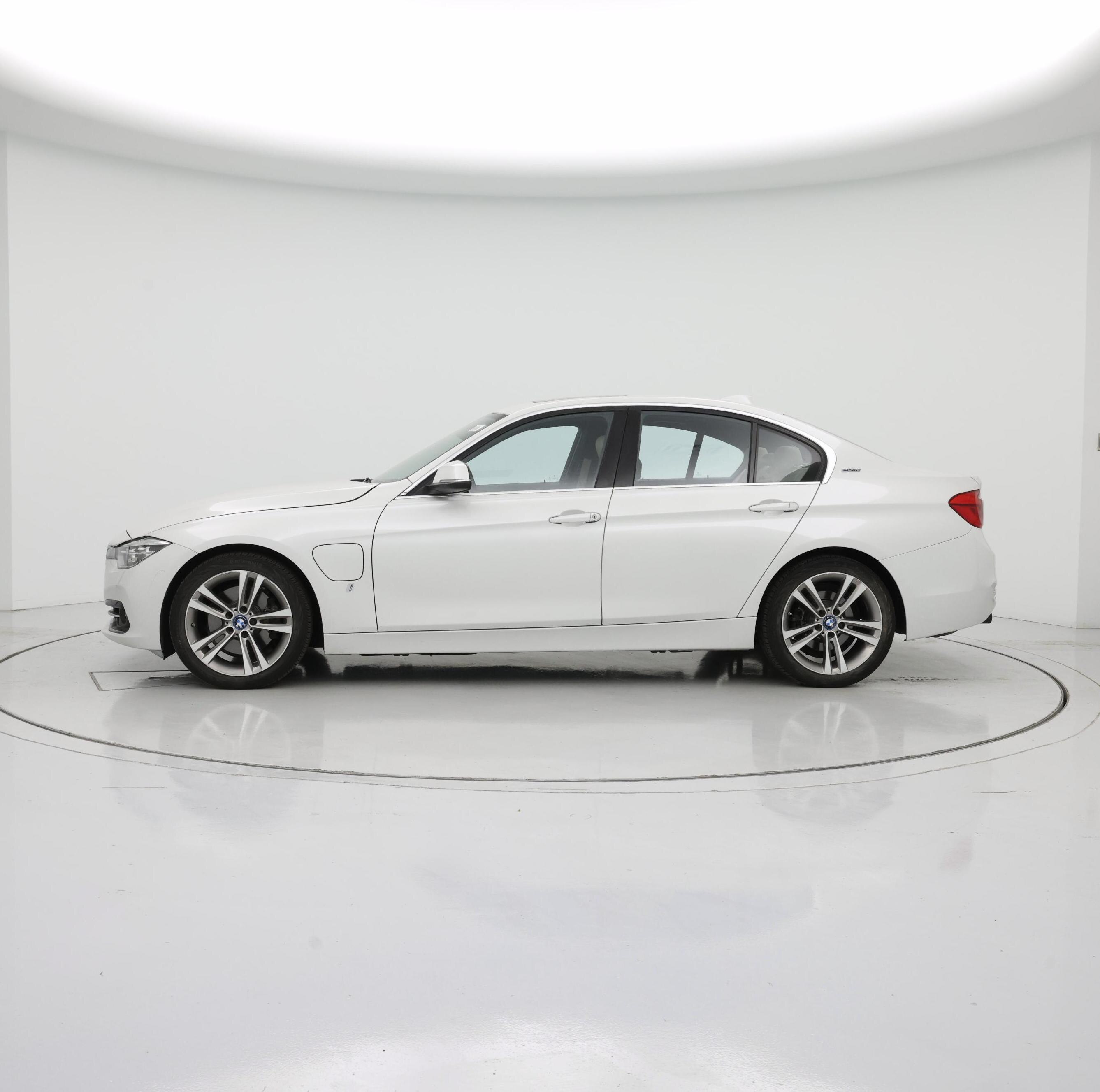 Thumbnail: 2017 BMW 3 Series - 3