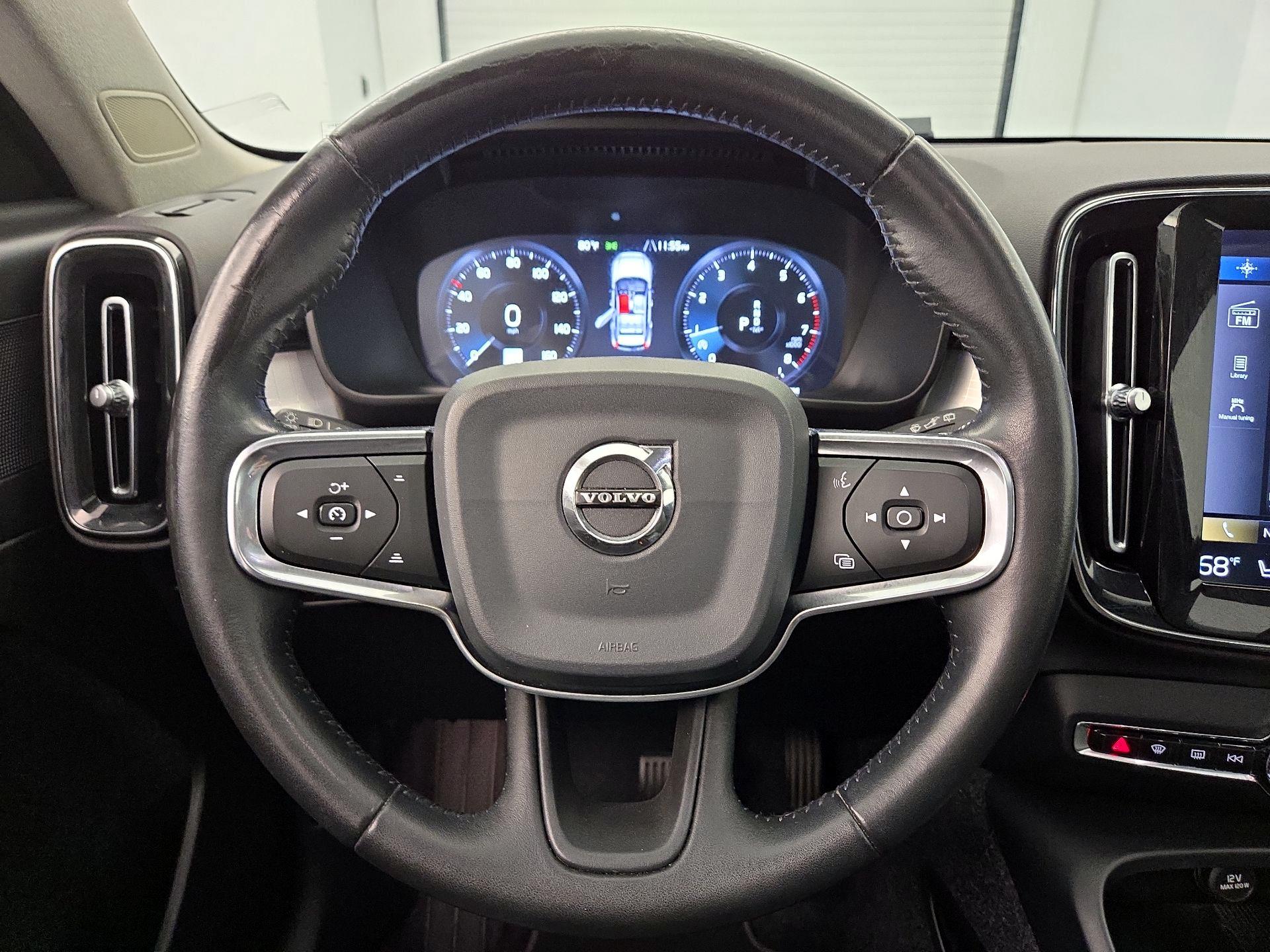Thumbnail: 2020 Volvo XC40 - 10