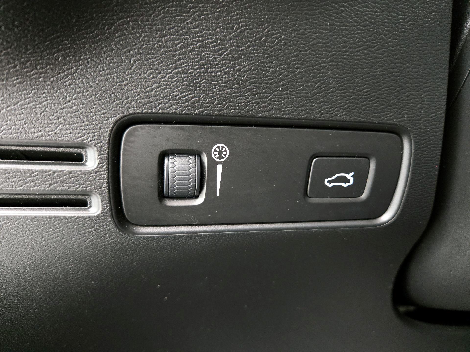 Thumbnail: 2020 Volvo XC40 - 13