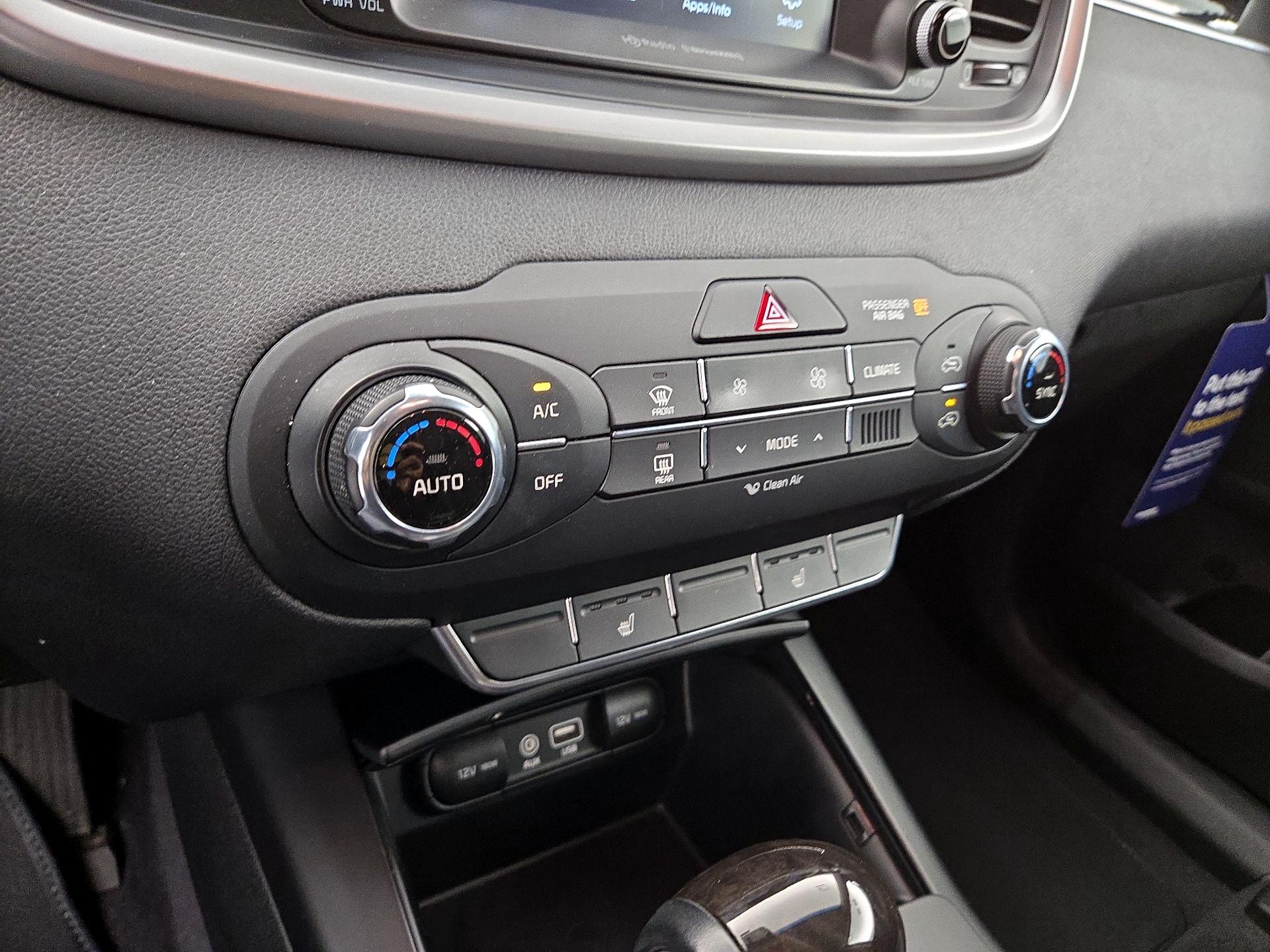 Thumbnail: 2018 Kia Sorento - 16
