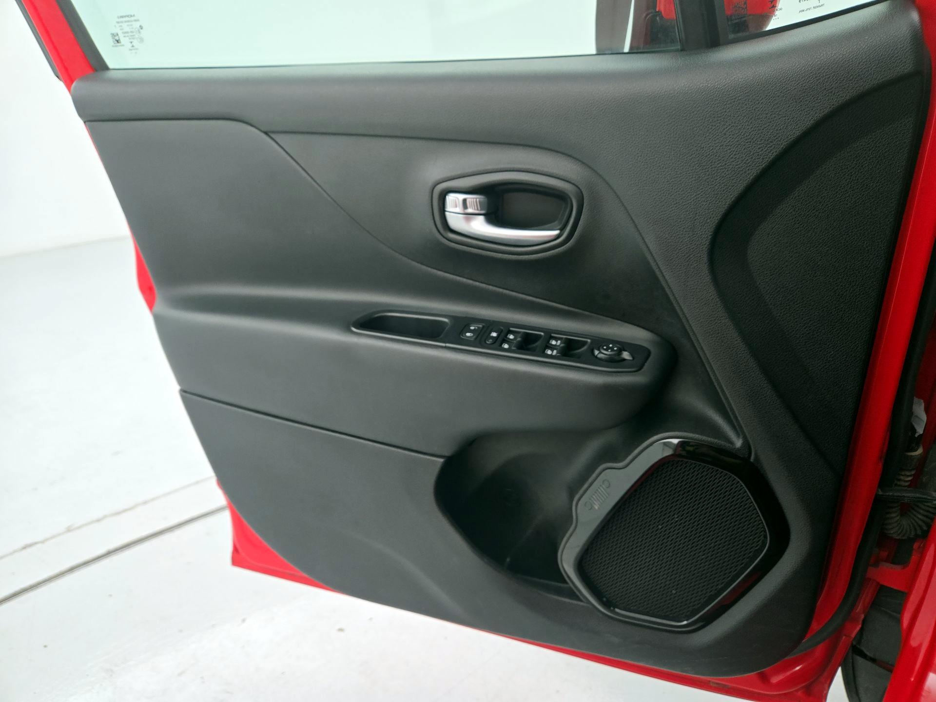 Thumbnail: 2017 Jeep Renegade - 12