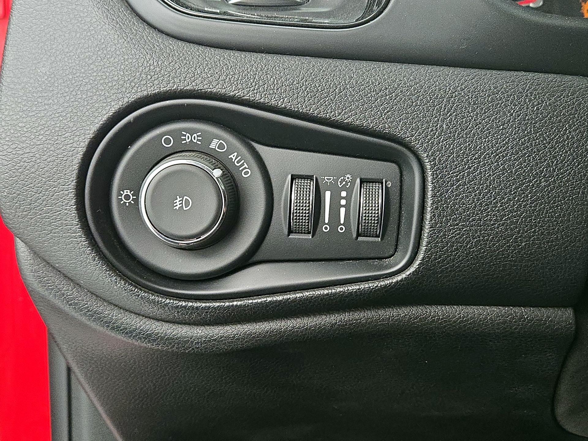 Thumbnail: 2017 Jeep Renegade - 13