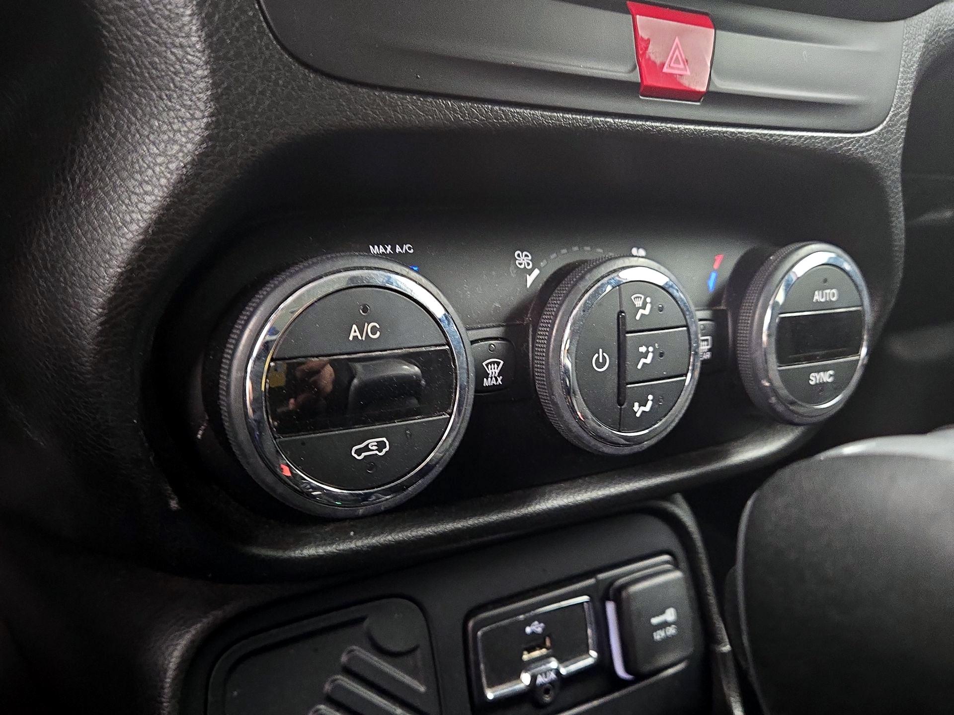 Thumbnail: 2017 Jeep Renegade - 16