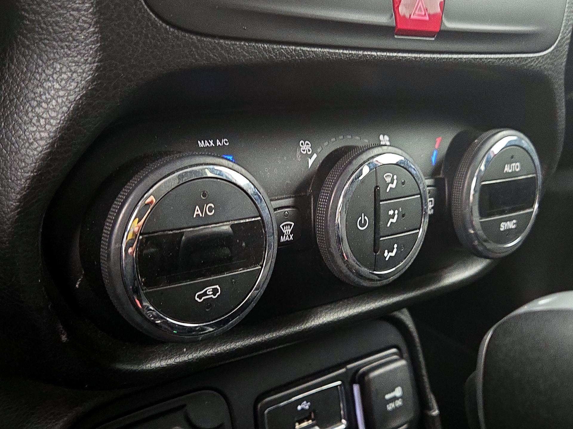 Thumbnail: 2017 Jeep Renegade - 18