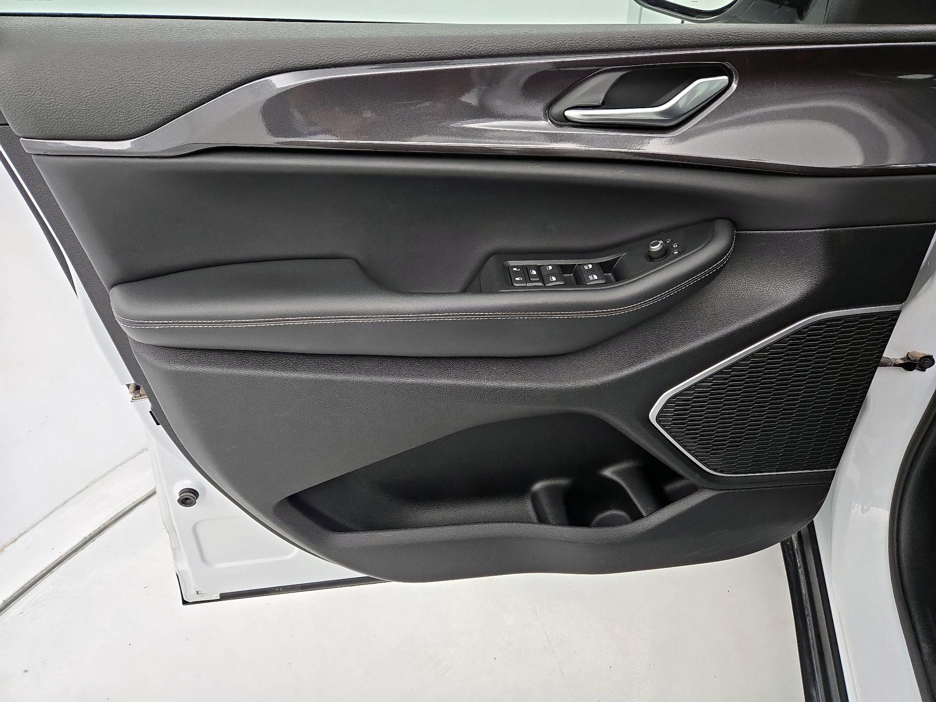 Thumbnail: 2022 Jeep Grand Cherokee - 12