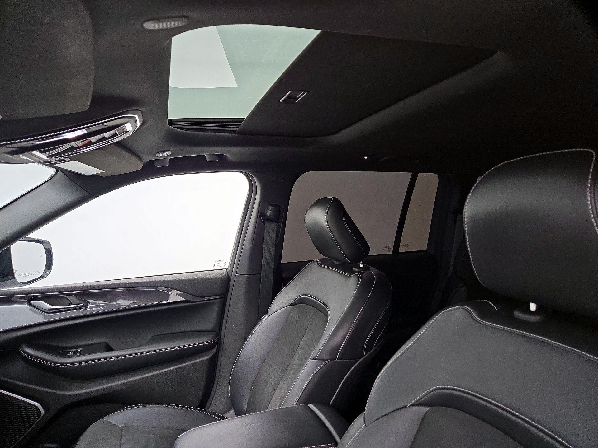 Thumbnail: 2022 Jeep Grand Cherokee - 19