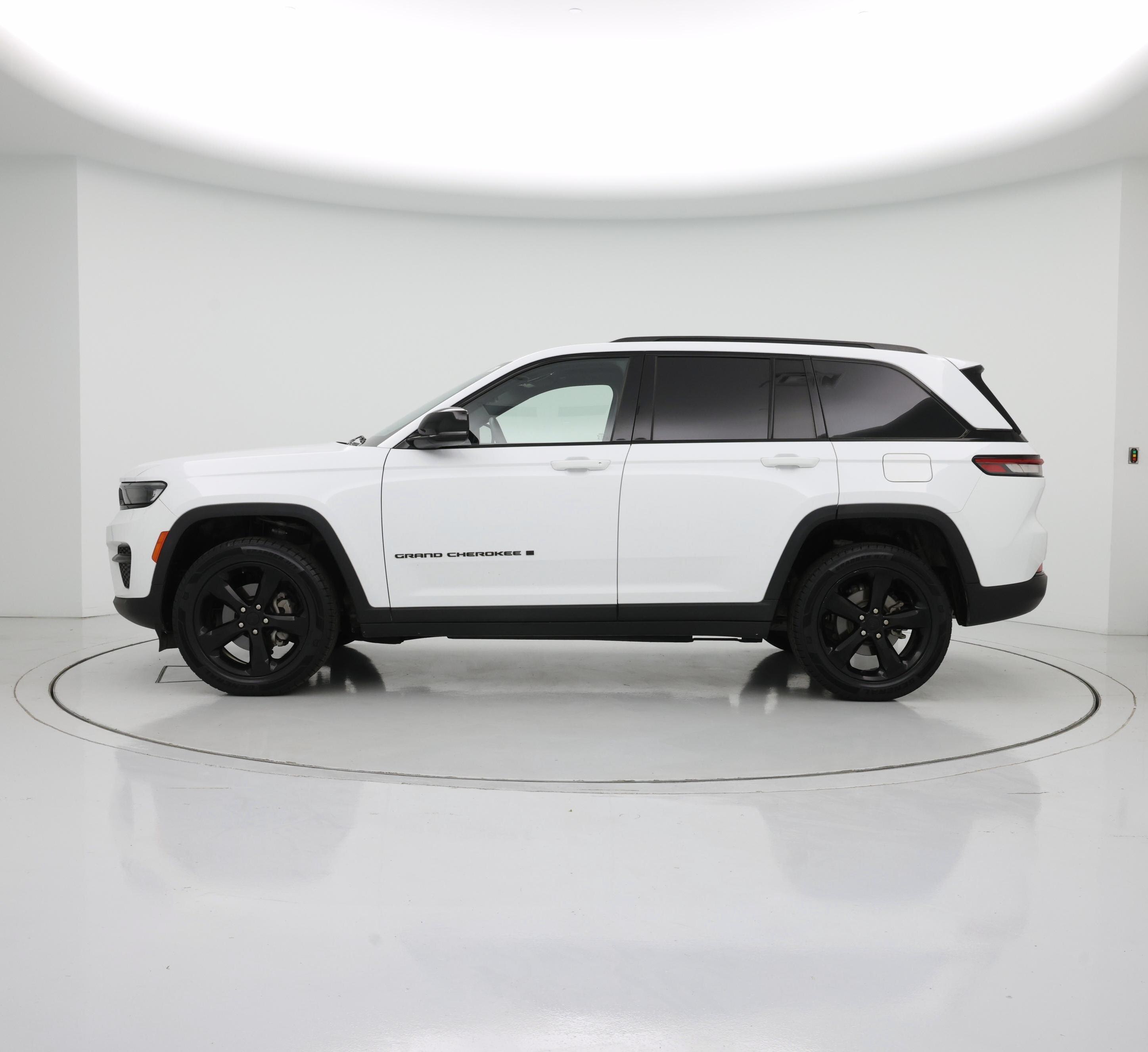 Thumbnail: 2022 Jeep Grand Cherokee - 3
