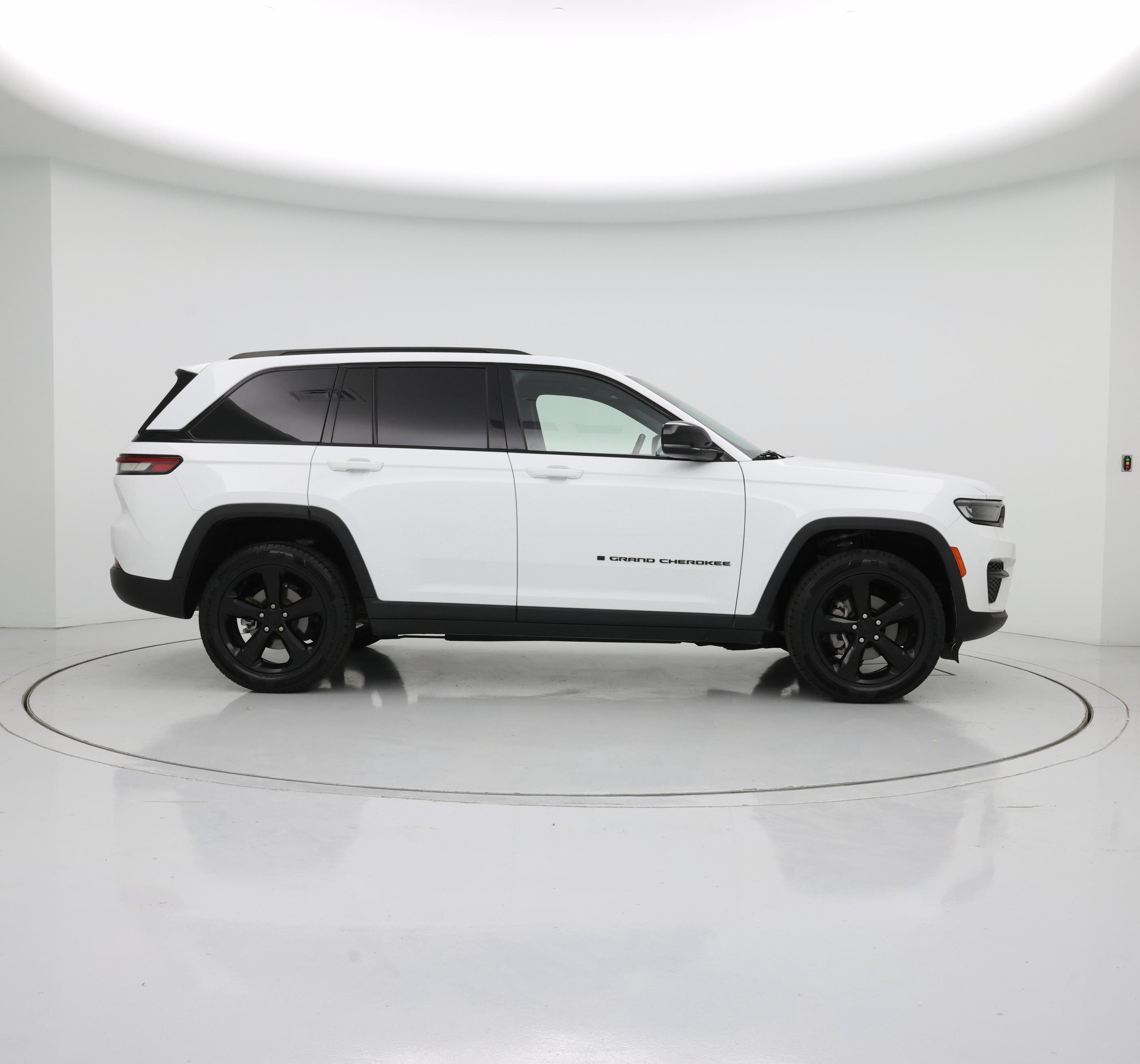 Thumbnail: 2022 Jeep Grand Cherokee - 7