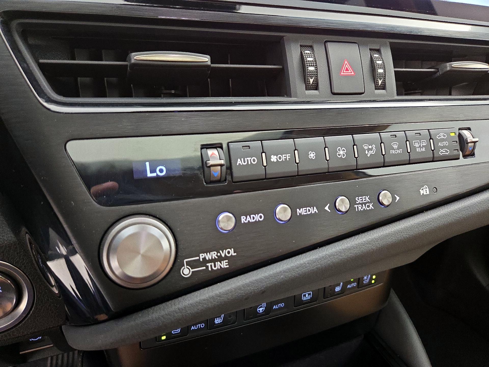 Thumbnail: 2024 Lexus ES - 17