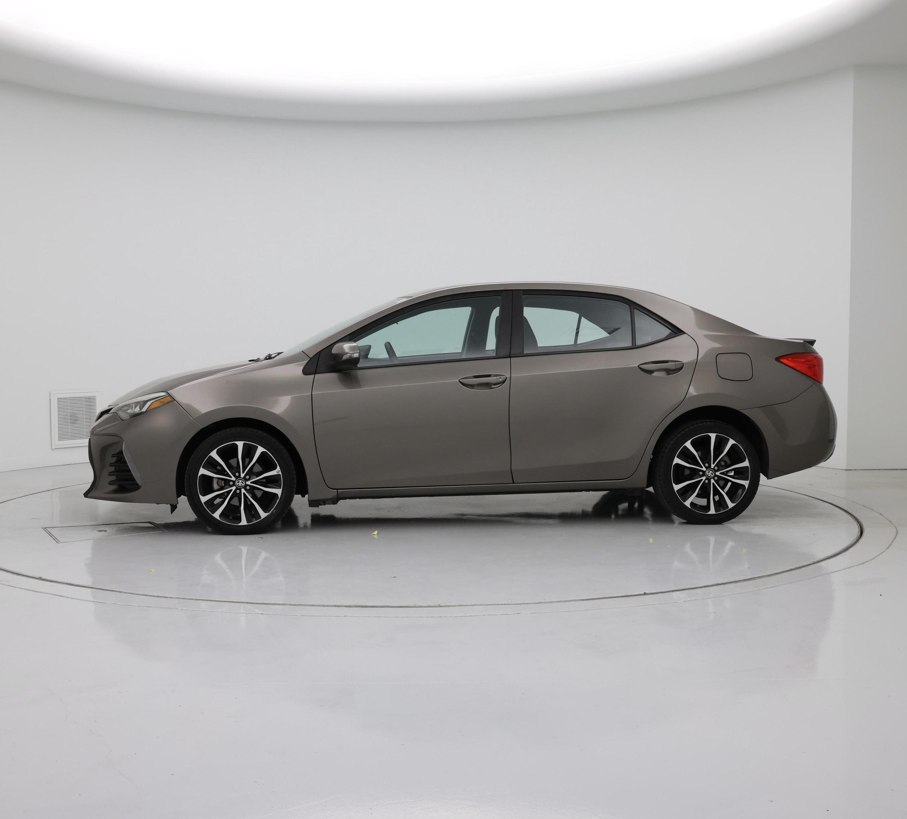 Thumbnail: 2017 Toyota Corolla - 3
