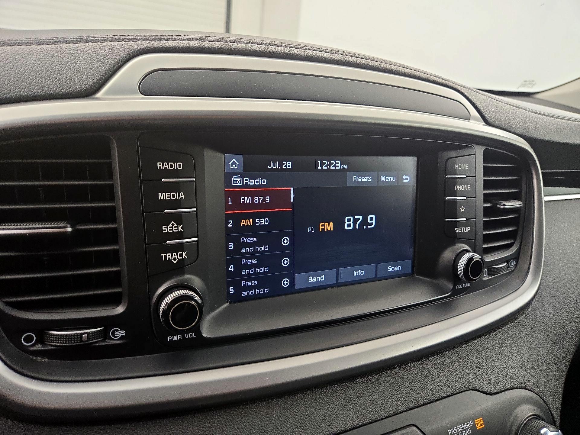 Thumbnail: 2019 Kia Sorento - 15