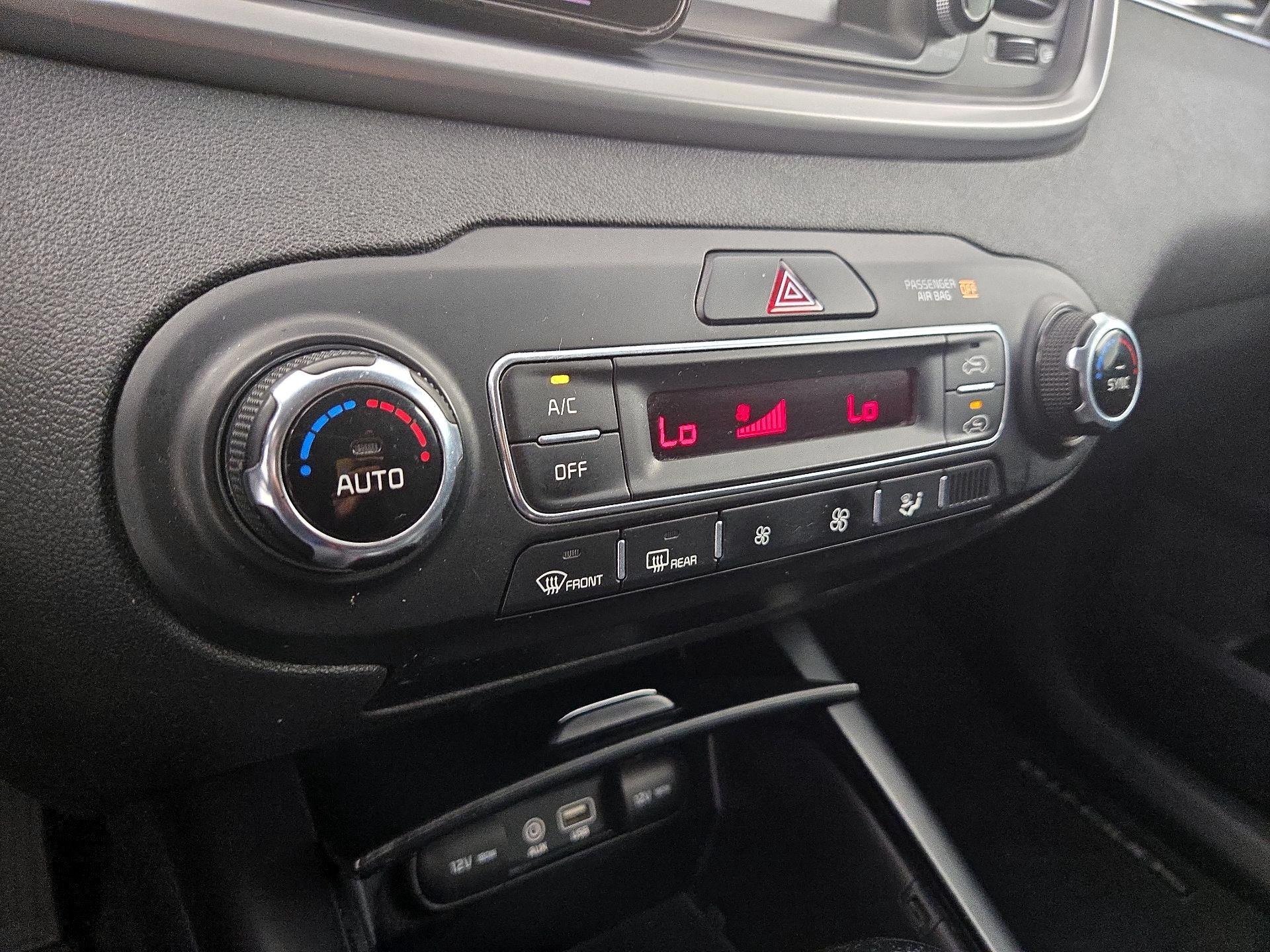 Thumbnail: 2019 Kia Sorento - 16