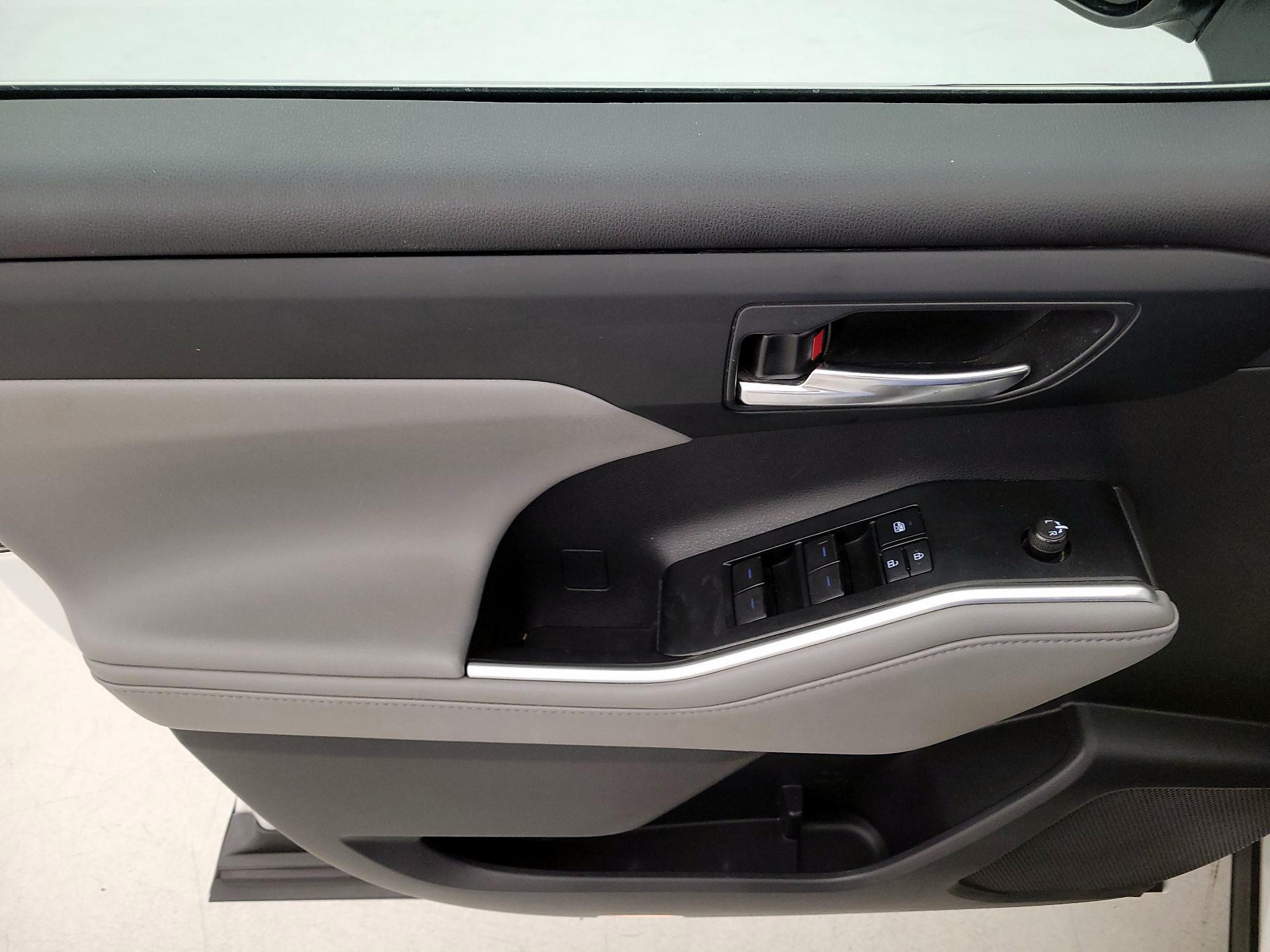 Thumbnail: 2021 Toyota Highlander - 12