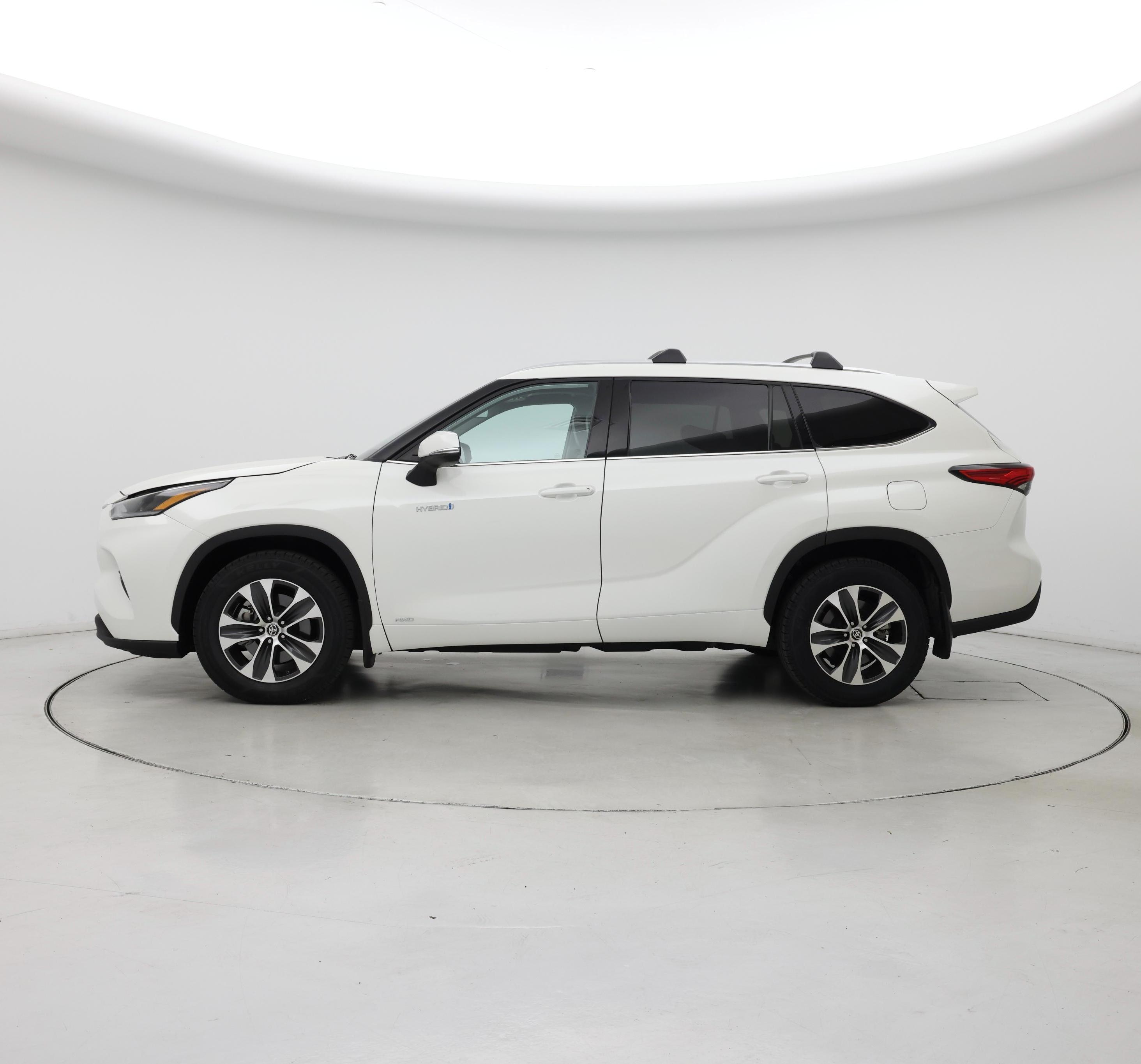 Thumbnail: 2021 Toyota Highlander - 3