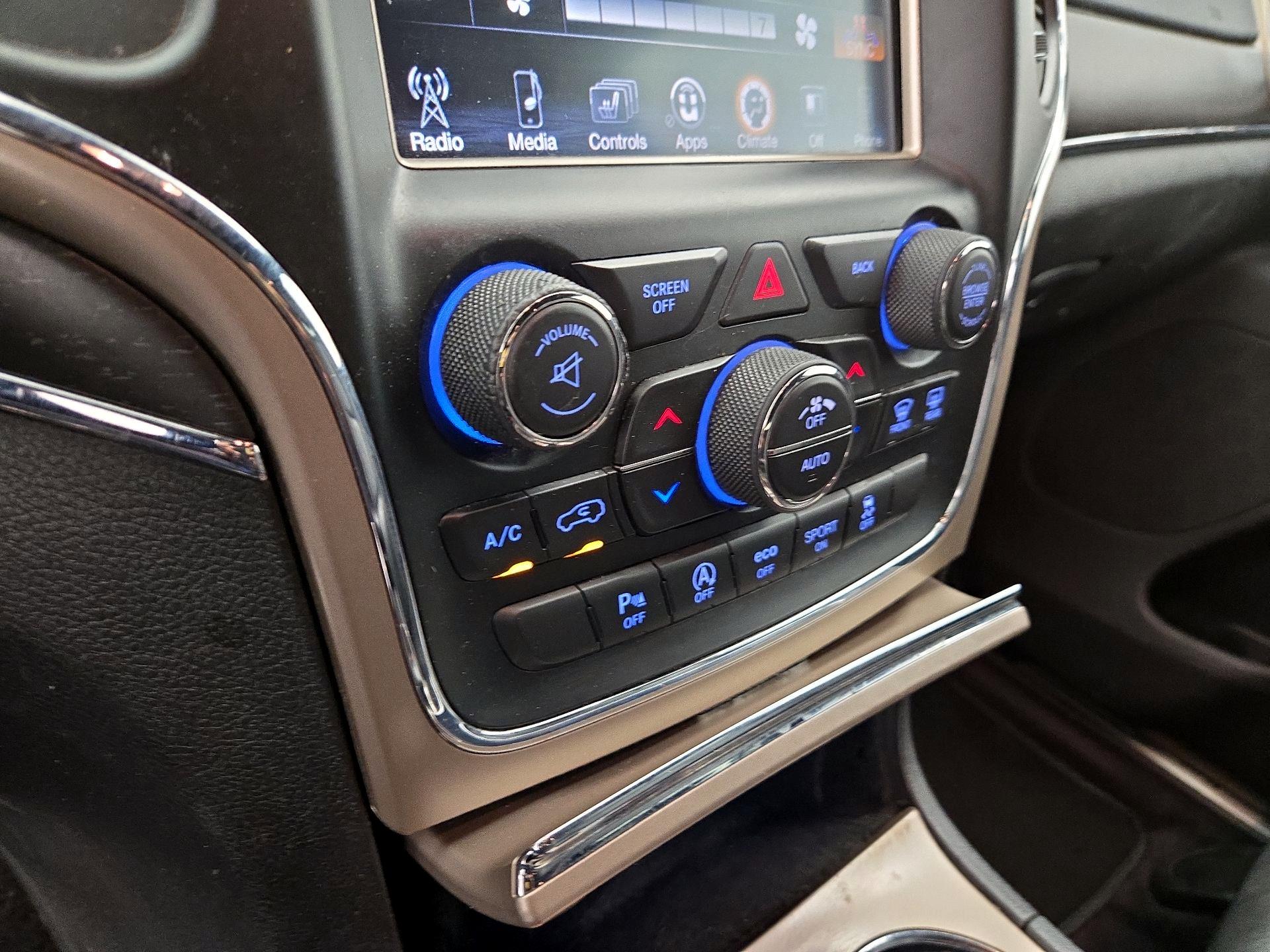 Thumbnail: 2016 Jeep Grand Cherokee - 16