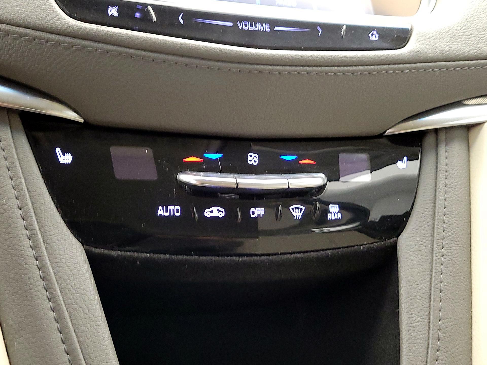 Thumbnail: 2019 Cadillac XT5 - 17