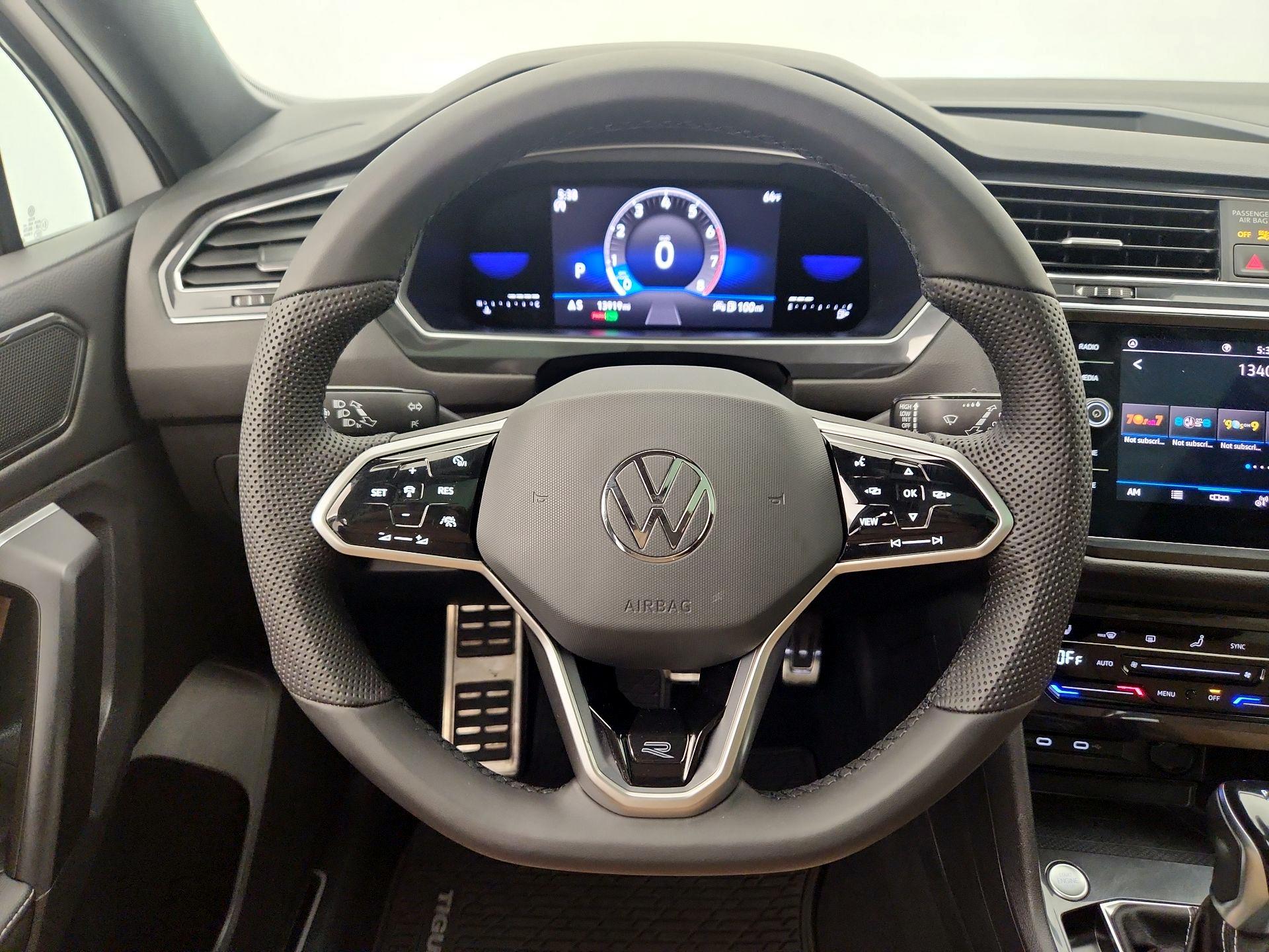 Thumbnail: 2022 Volkswagen Tiguan - 10