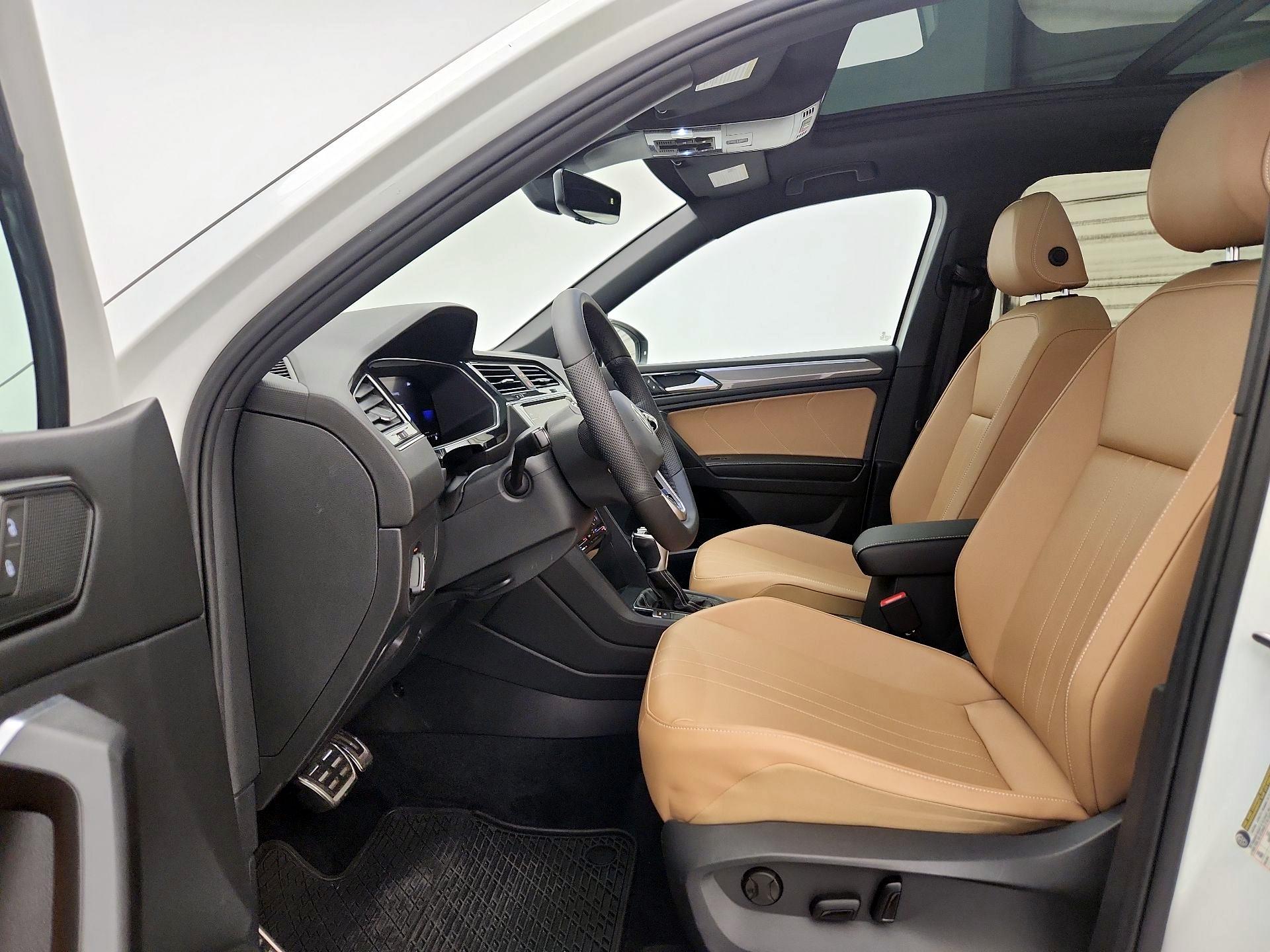 Thumbnail: 2022 Volkswagen Tiguan - 11