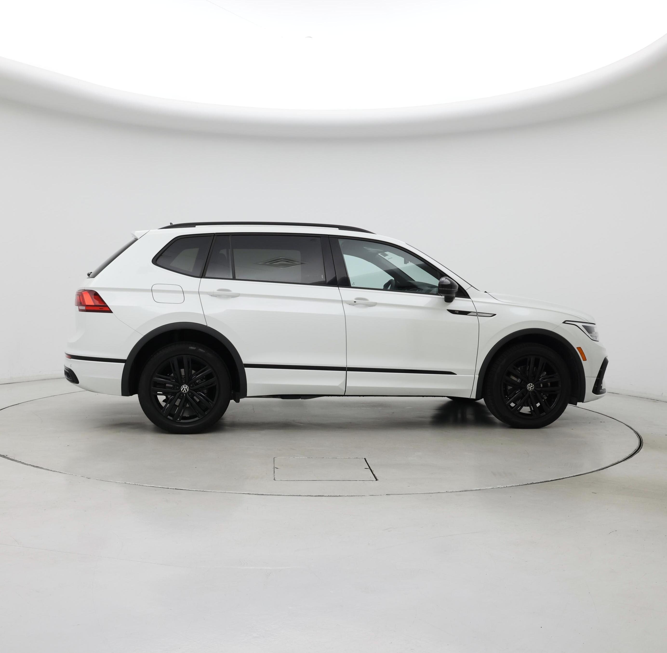 Thumbnail: 2022 Volkswagen Tiguan - 7